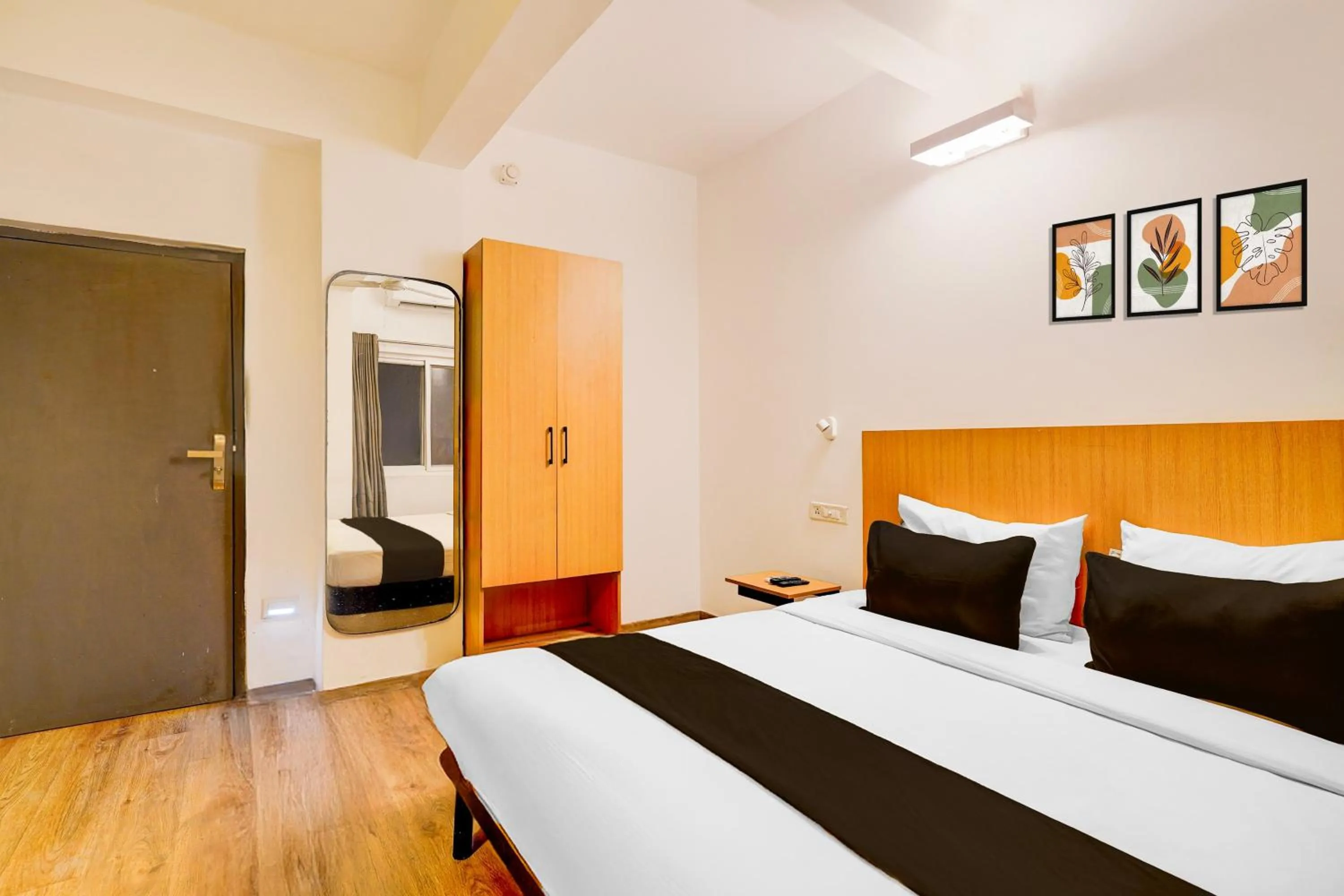 Bedroom, Bed in Super Townhouse HAL Indiranagar Extension