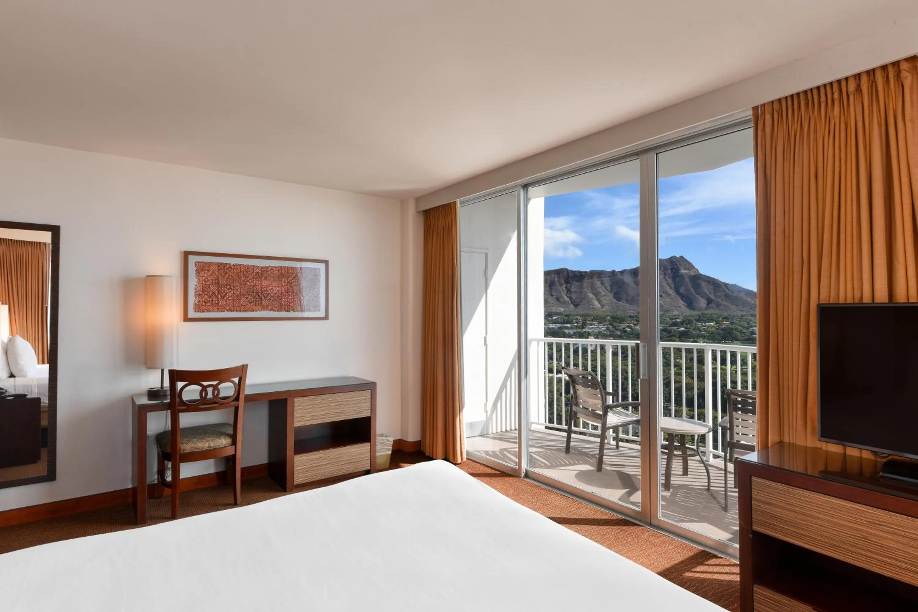 View (from property/room), Bed in Park Shore Waikiki