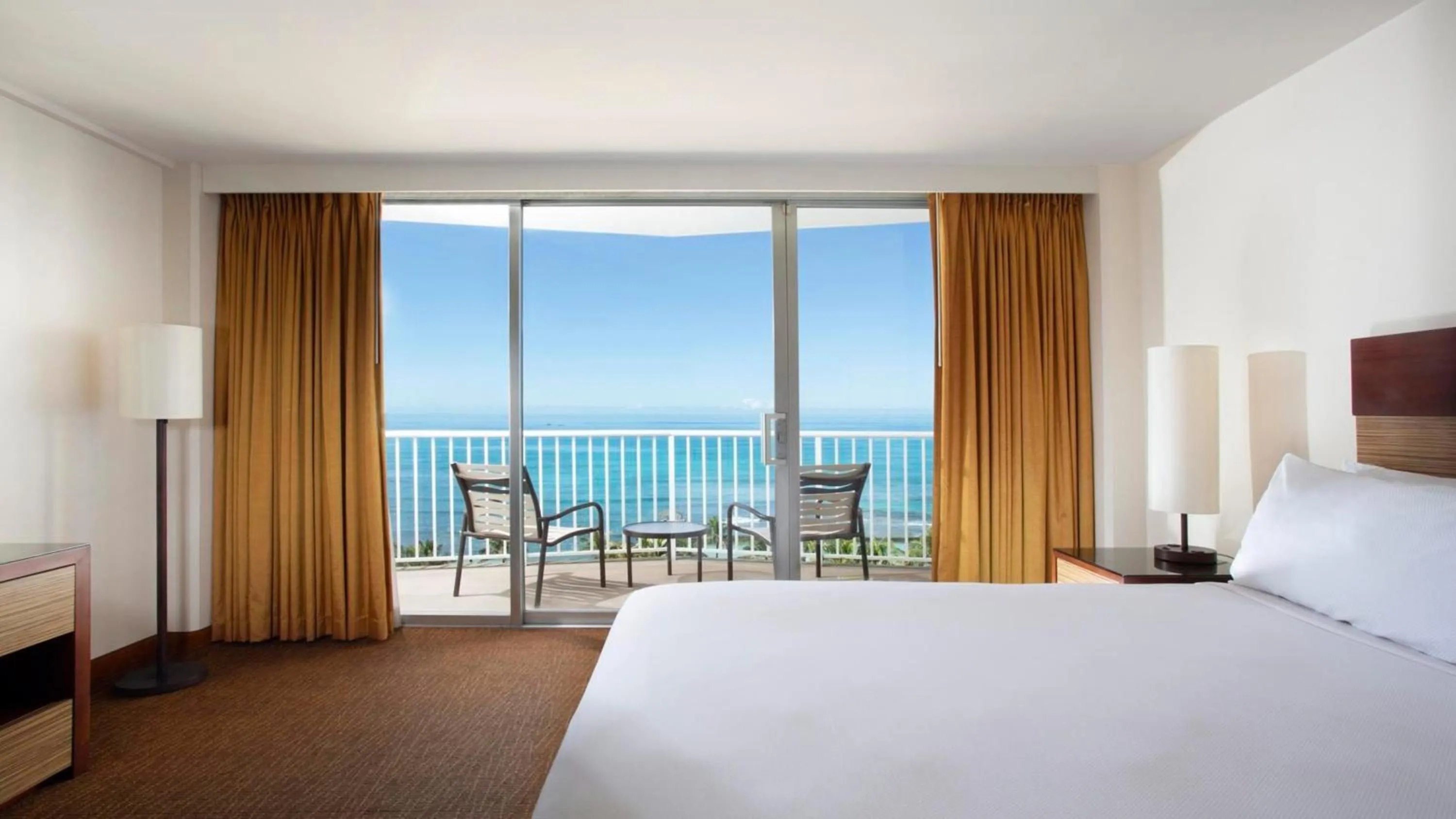 Bed in Park Shore Waikiki