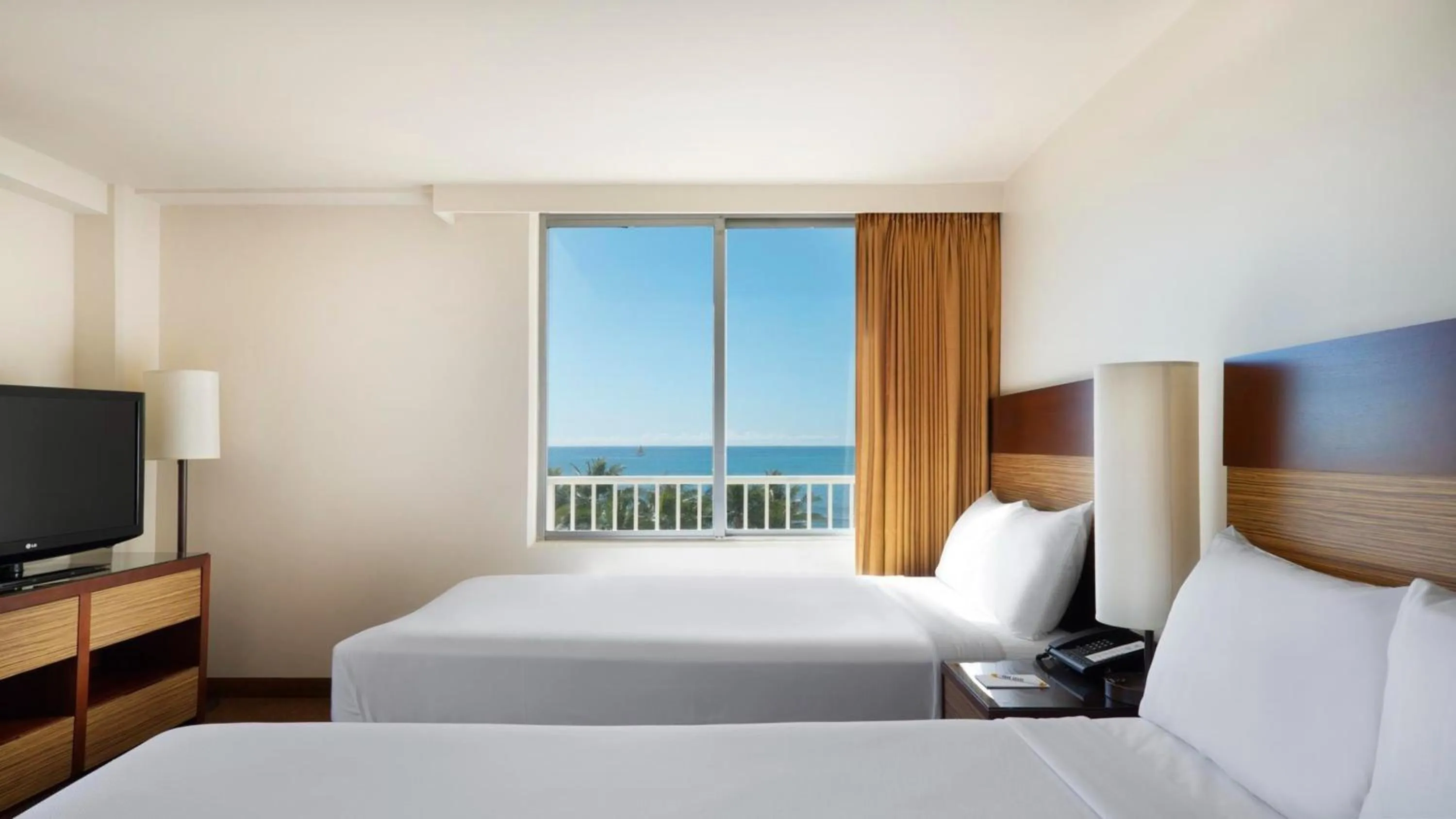 Bed in Park Shore Waikiki