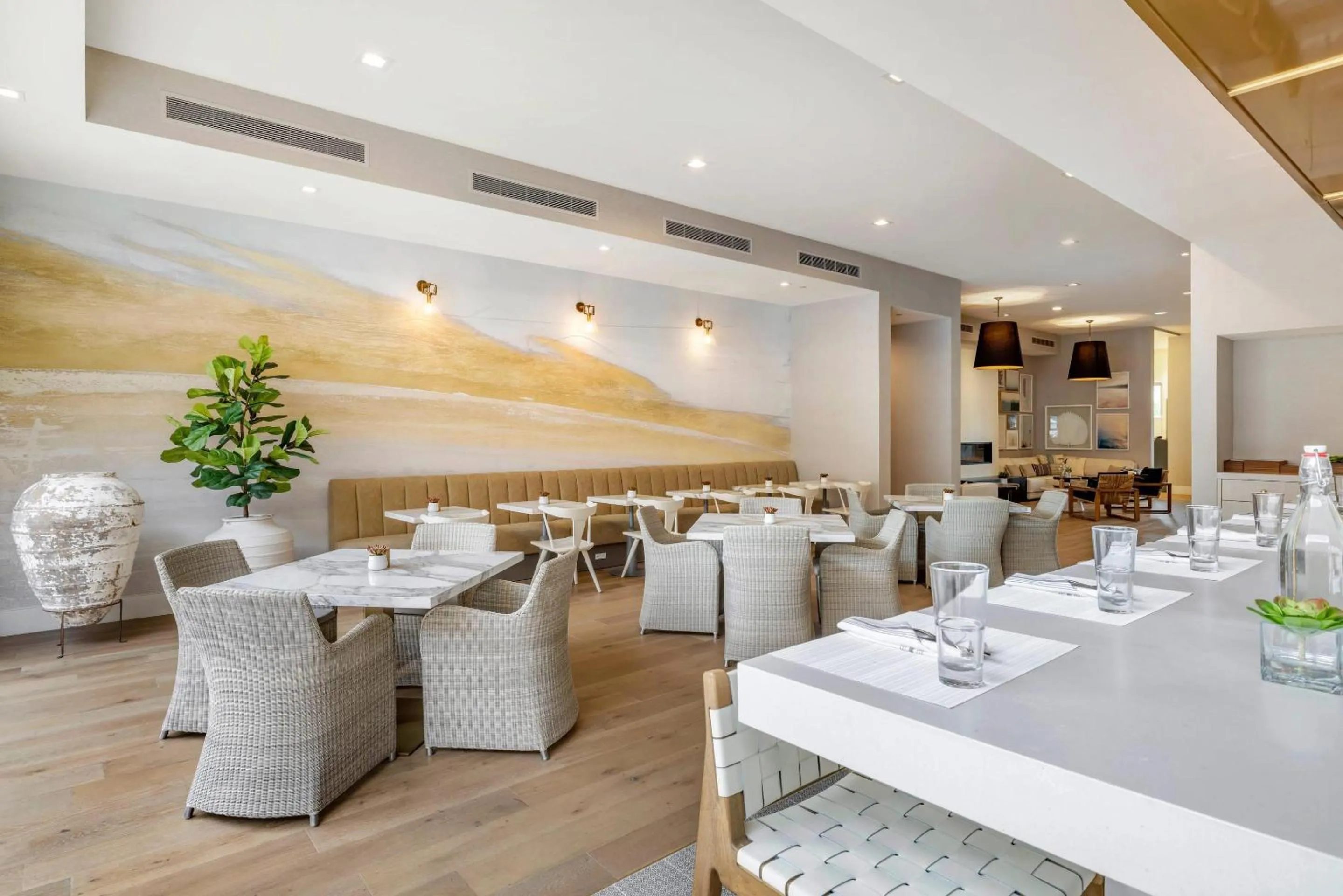 Restaurant/places to eat in Cambria Hotel Calabasas - Malibu