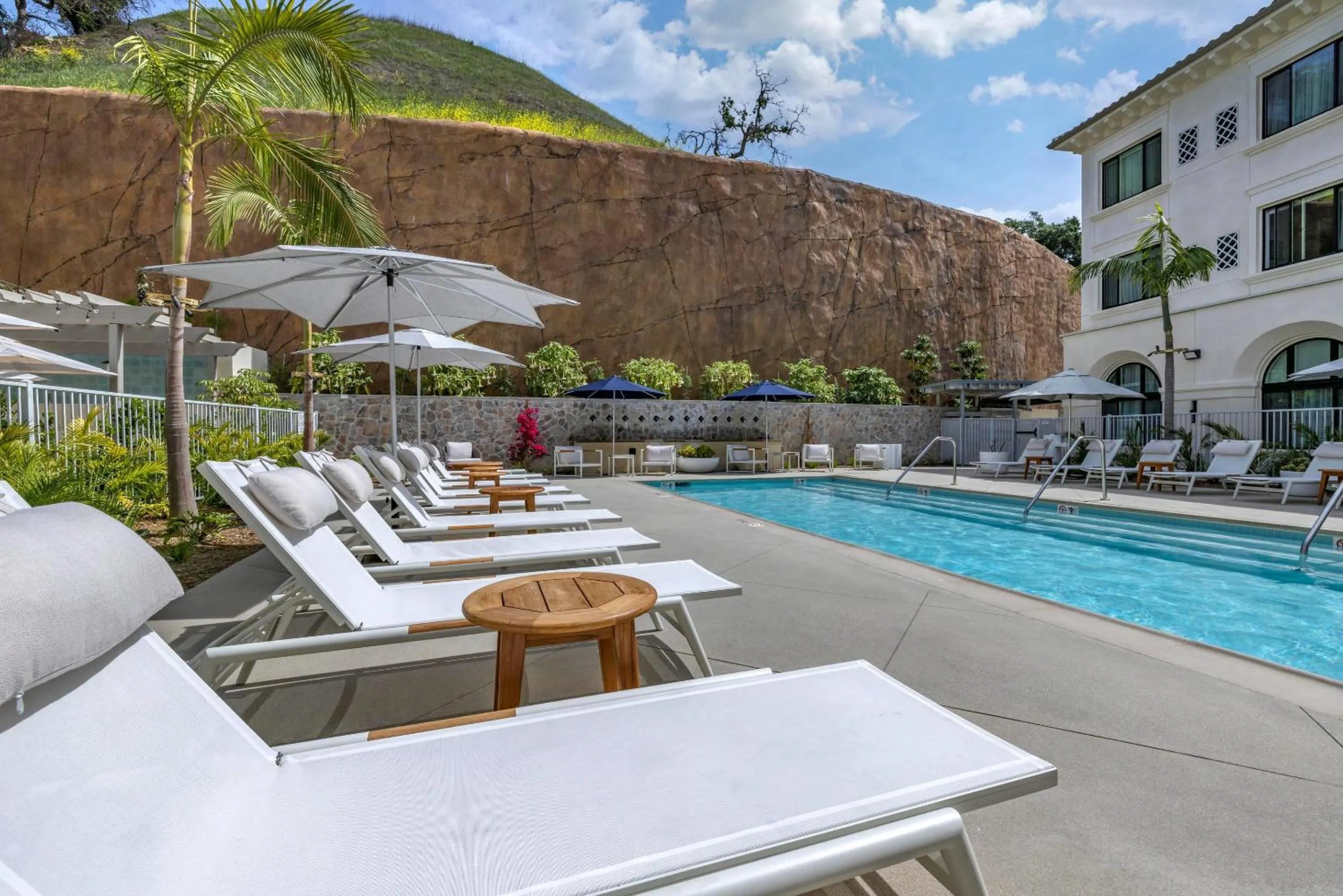 Swimming pool in Cambria Hotel Calabasas - Malibu