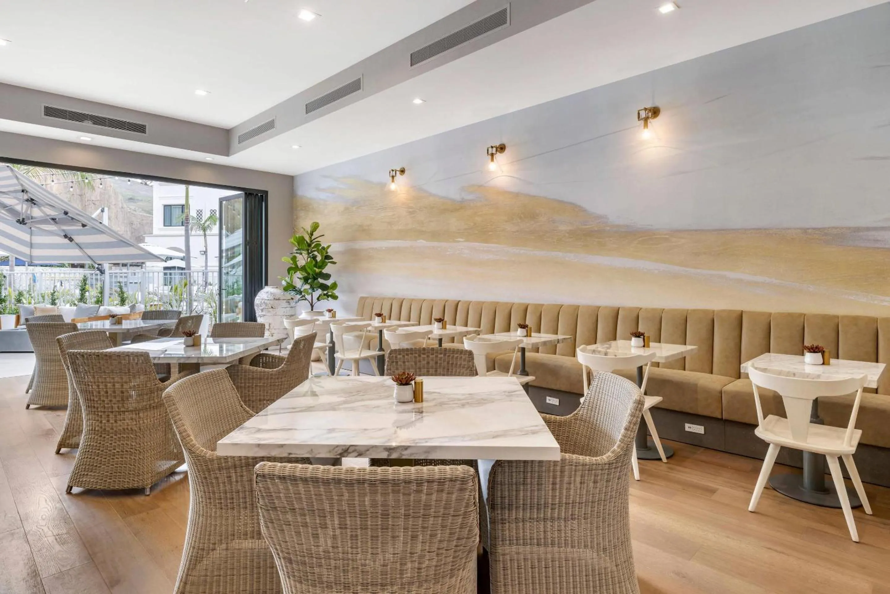 Restaurant/places to eat in Cambria Hotel Calabasas - Malibu