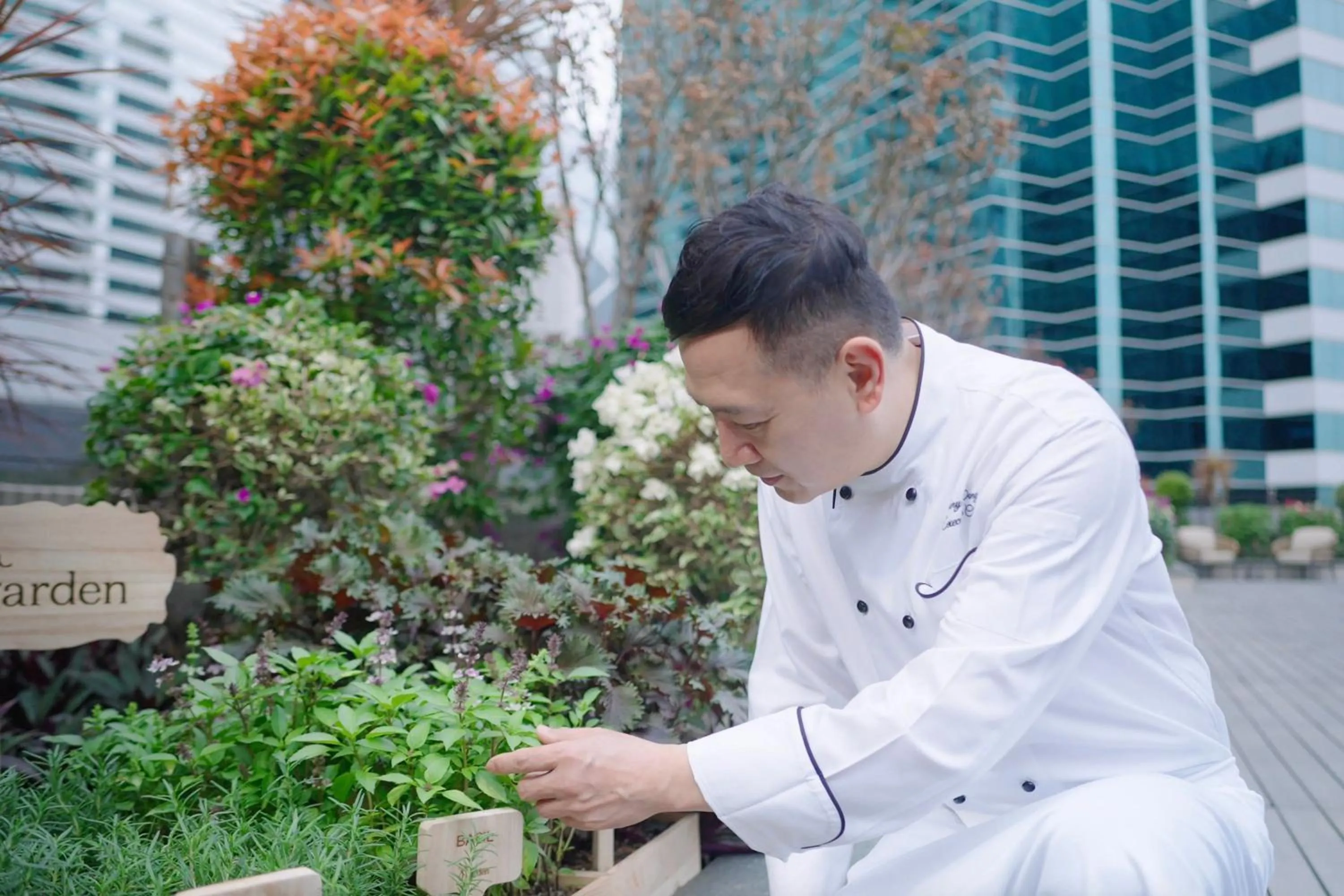 Restaurant/places to eat in JW Marriott Hotel Hong Kong