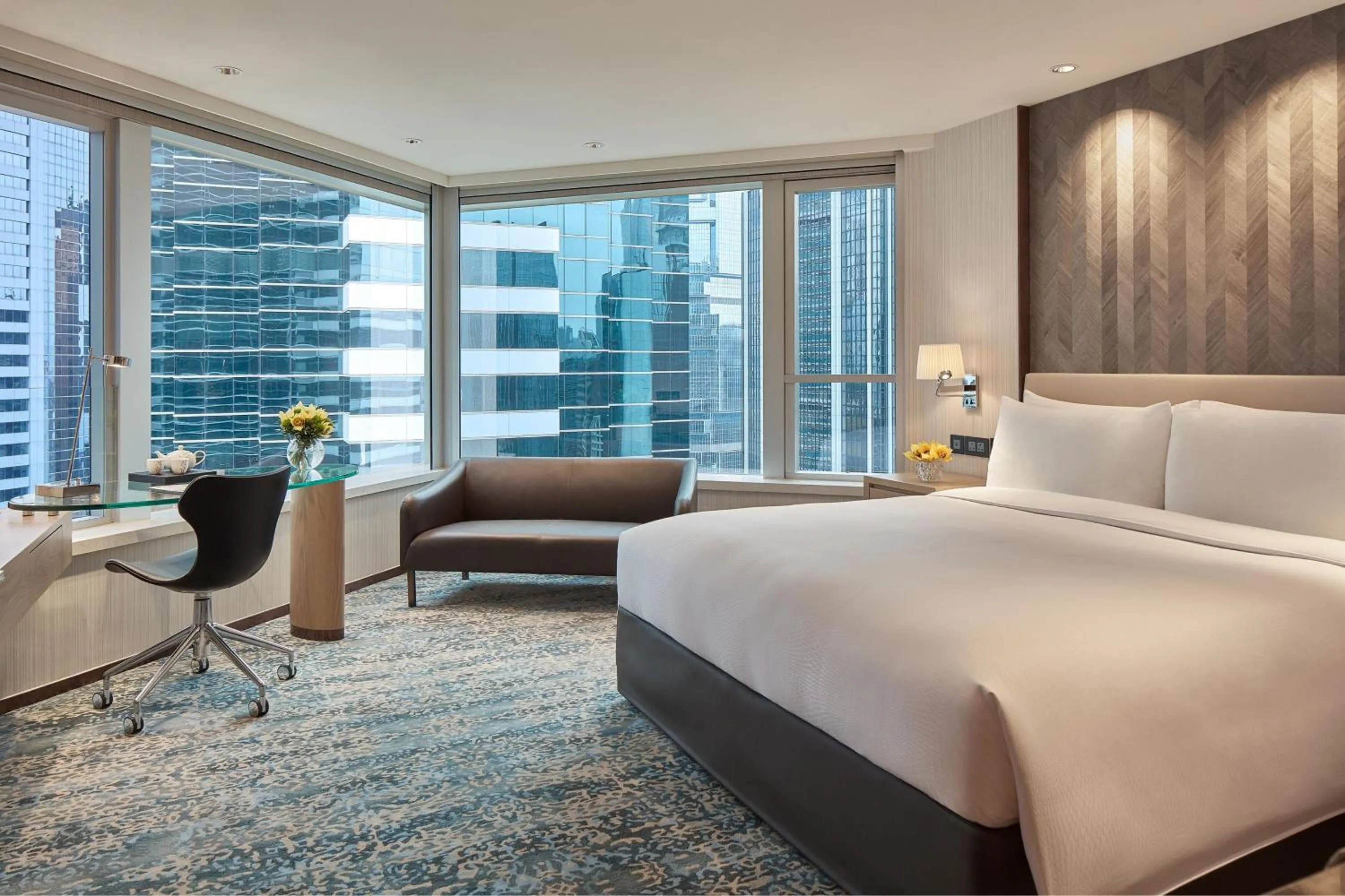 Photo of the whole room, Bed in JW Marriott Hotel Hong Kong