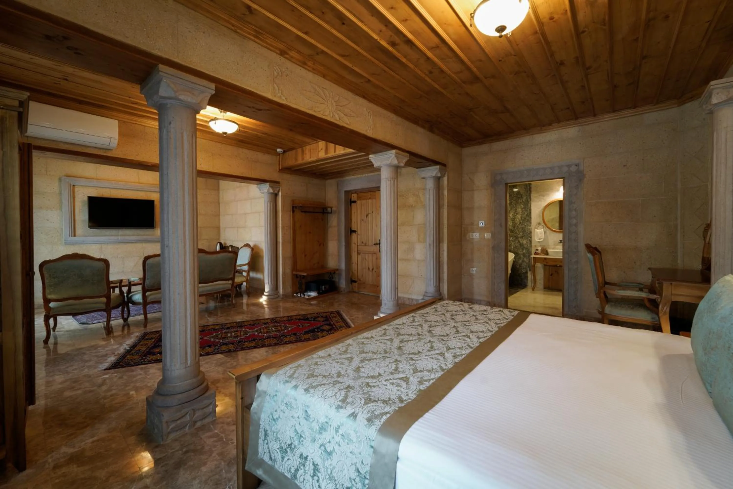 Photo of the whole room, Bed in Cratus Stone Palace
