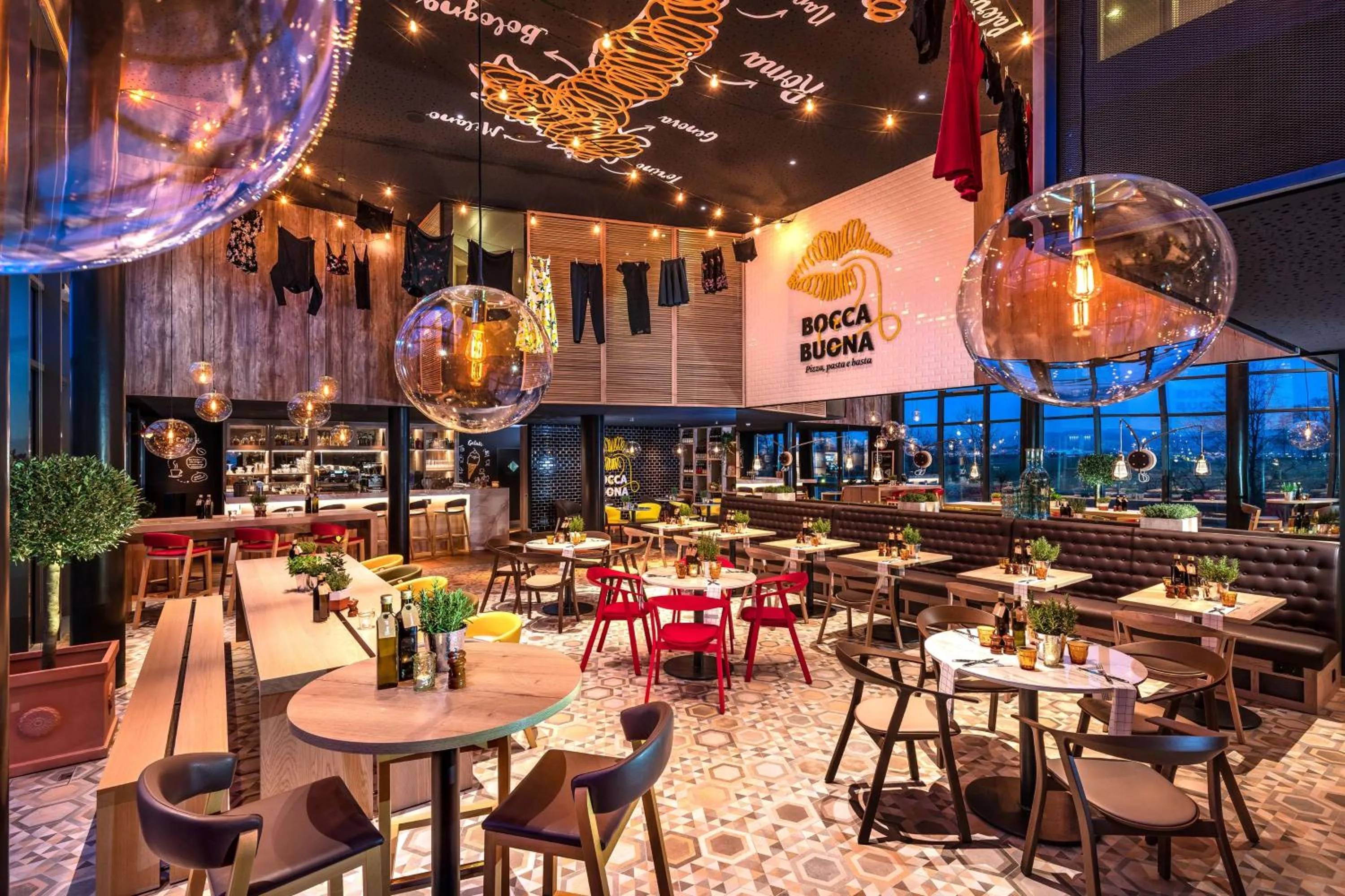 Restaurant/places to eat in Radisson Hotel Zurich Airport