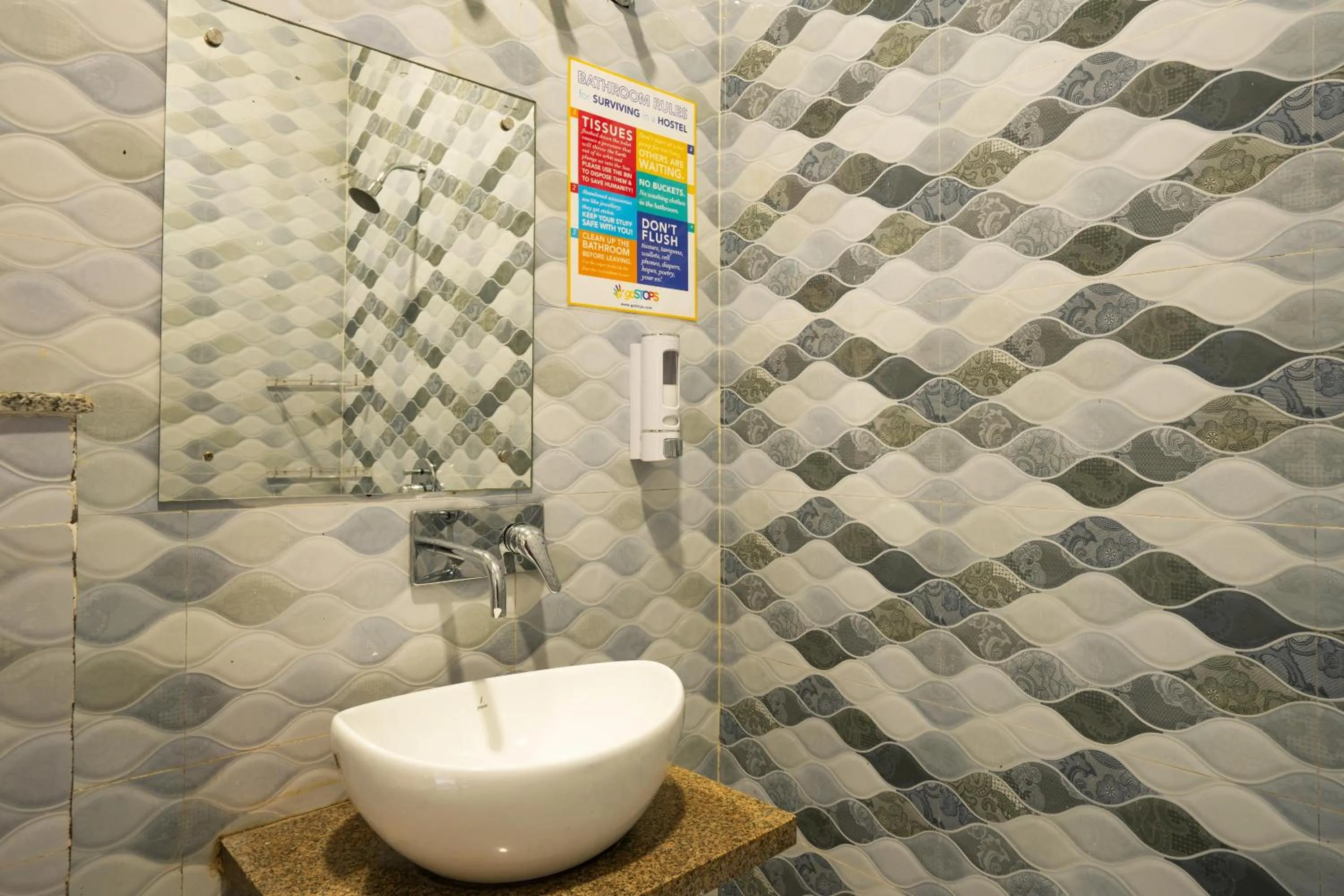 Bathroom in goSTOPS Rishikesh, Lakshman Jhula