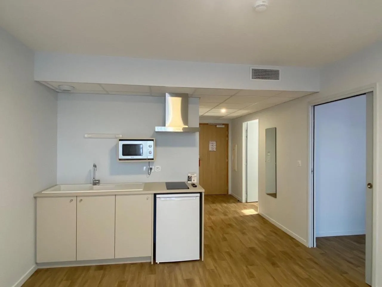 Bedroom in The Originals City, Hôtel Le Relais des Deux Mers, Marmande Sud
