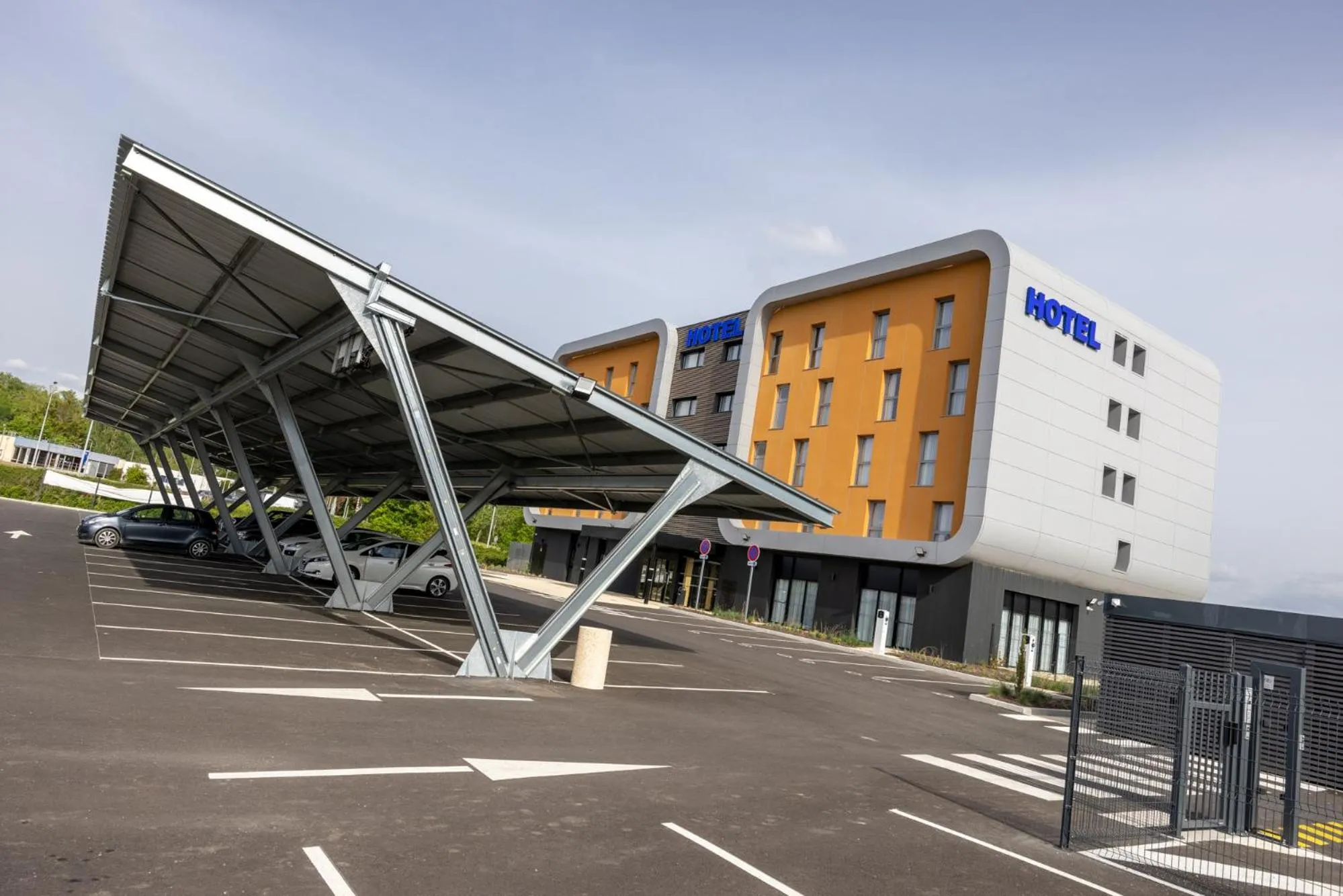 Property building in The Originals City, Hôtel Le Relais des Deux Mers, Marmande Sud