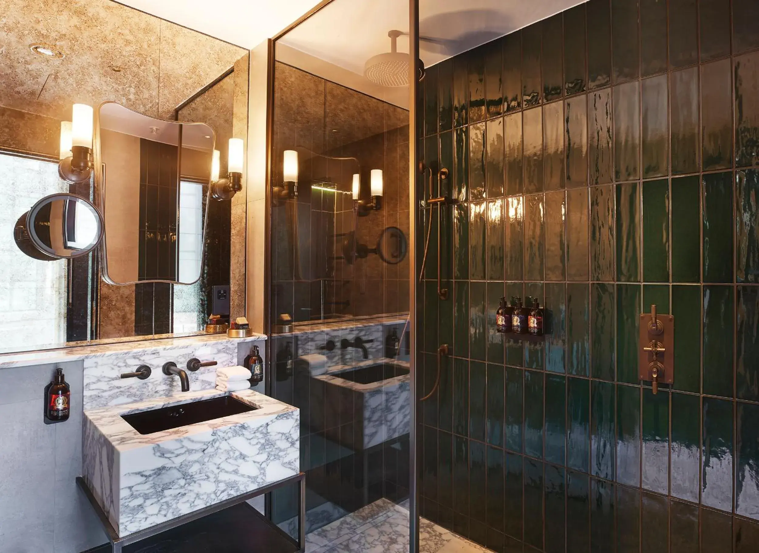 Luxury Room in Chateau Denmark London Luxury Room in Chateau Denmark London