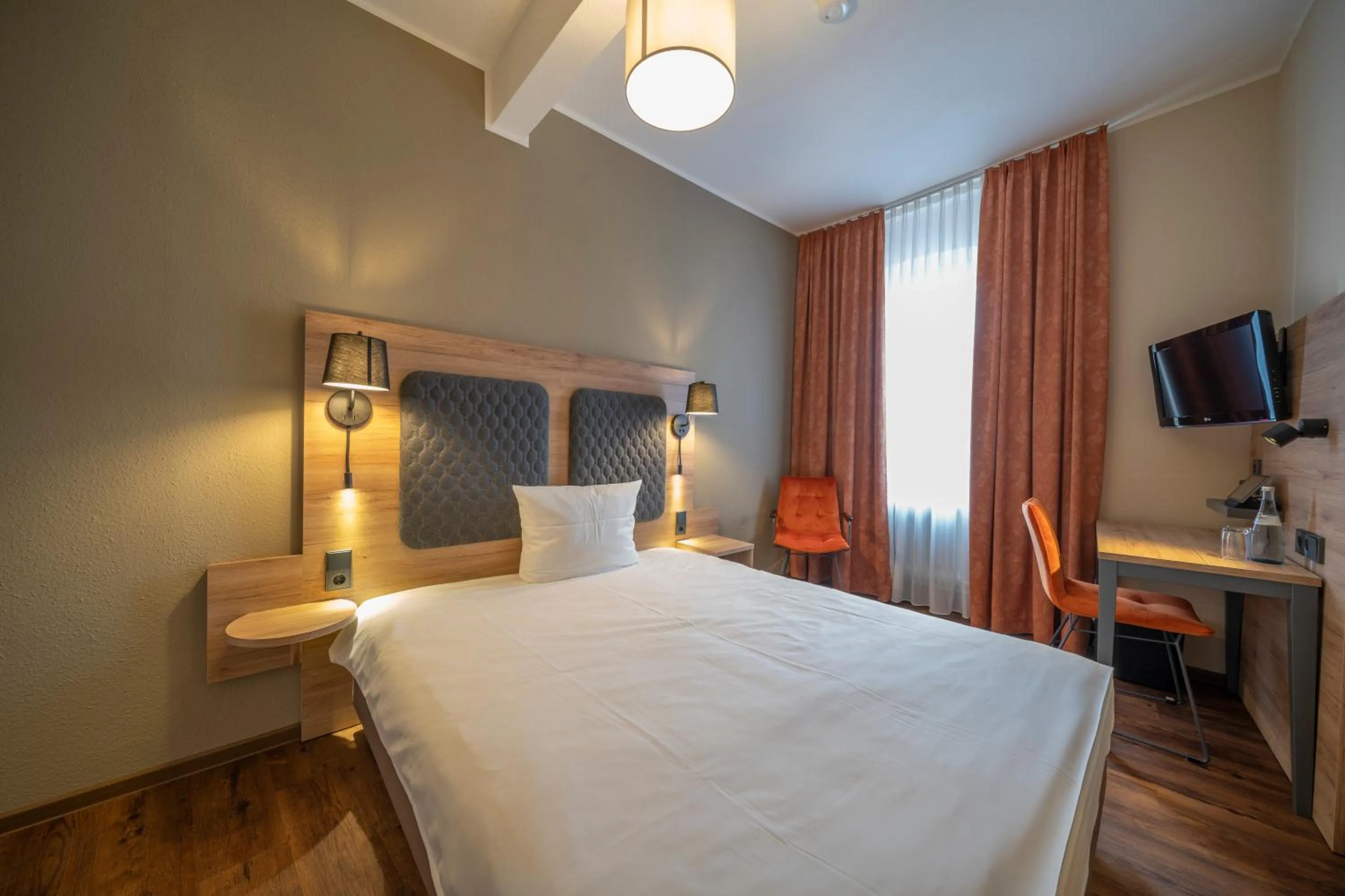 Photo of the whole room, Bed in Hotel Hirsch