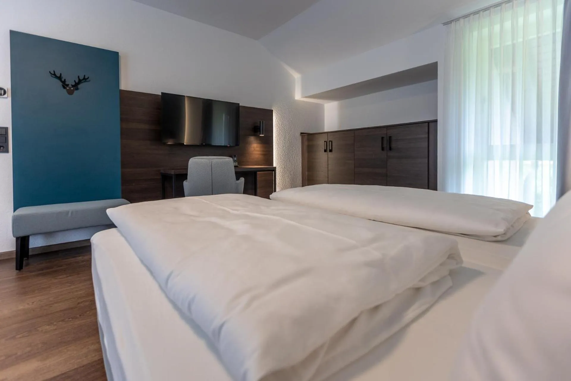 Bedroom, Bed in Hotel Hirsch