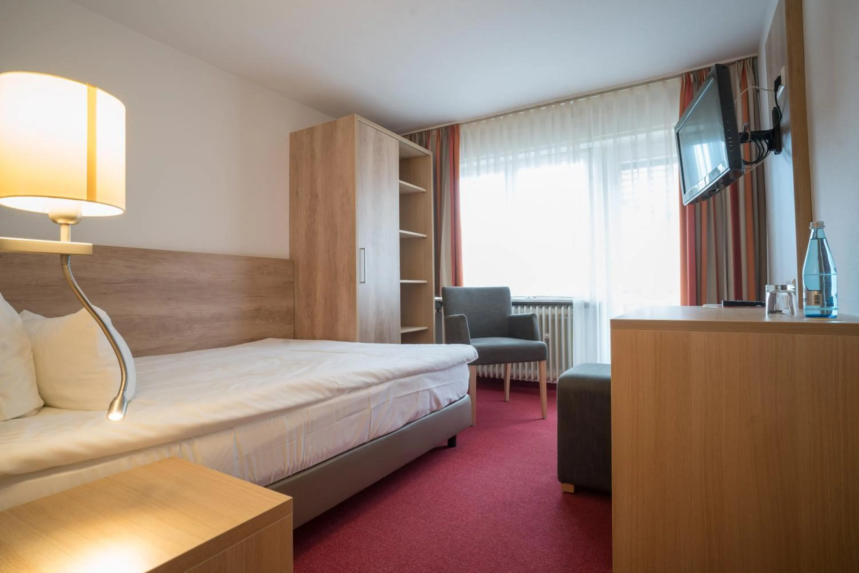 Bedroom, Bed in Hotel Hirsch