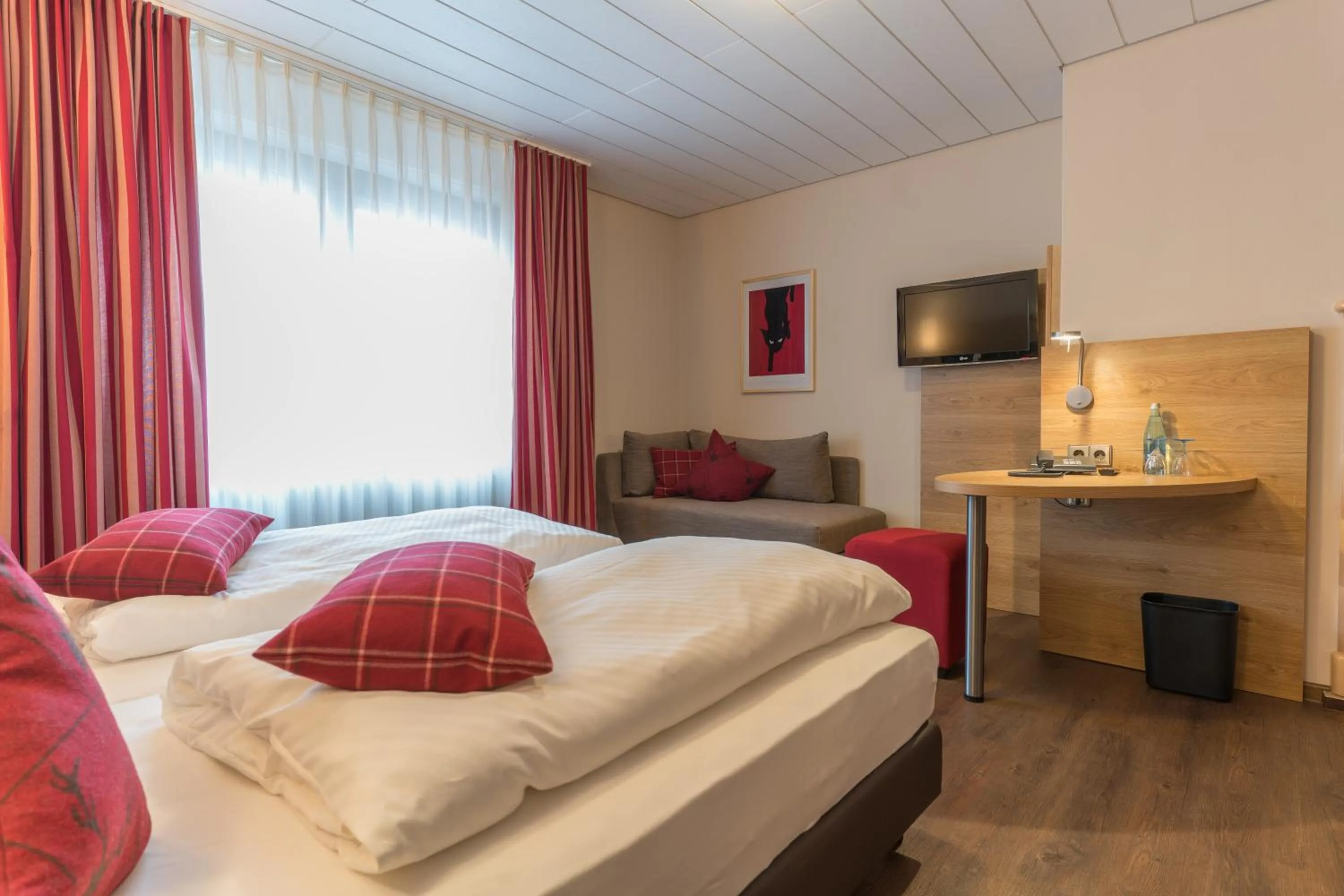 Bedroom, Bed in Hotel Hirsch