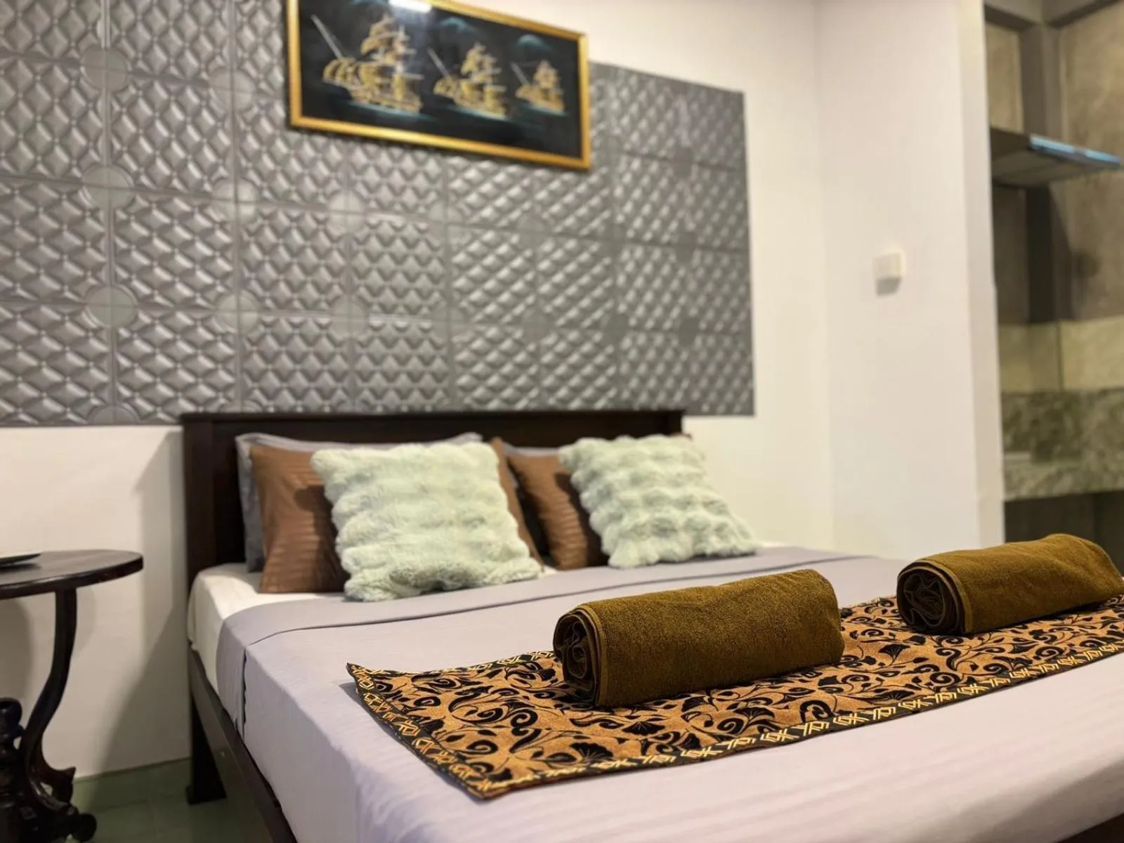 Bed in Kismet Rest Mirissa