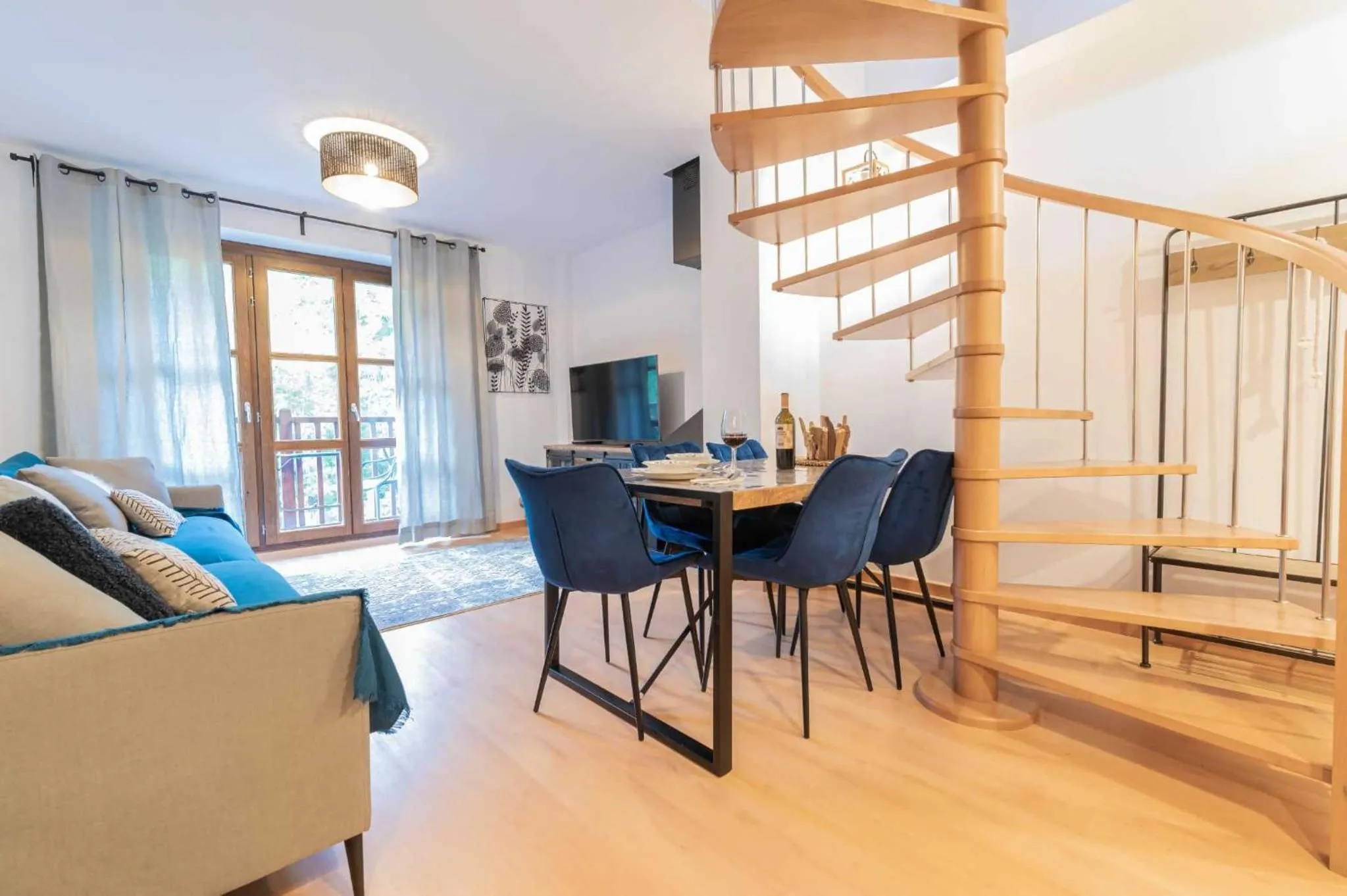 LOIRA CASA SANCHINES: Cálido dúplex en Benasque