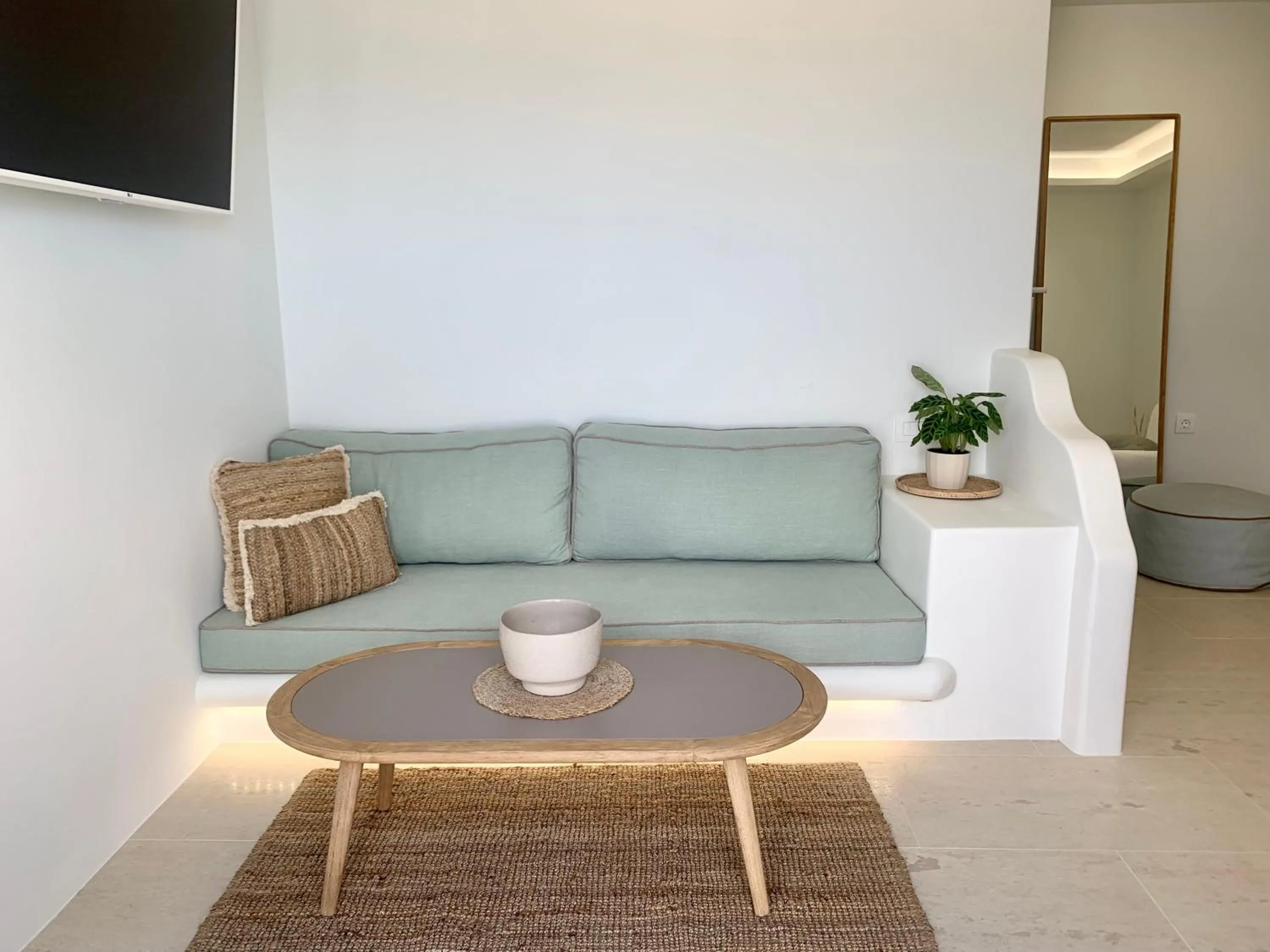 TV and multimedia in Mod Santorini Vegan Accommodation