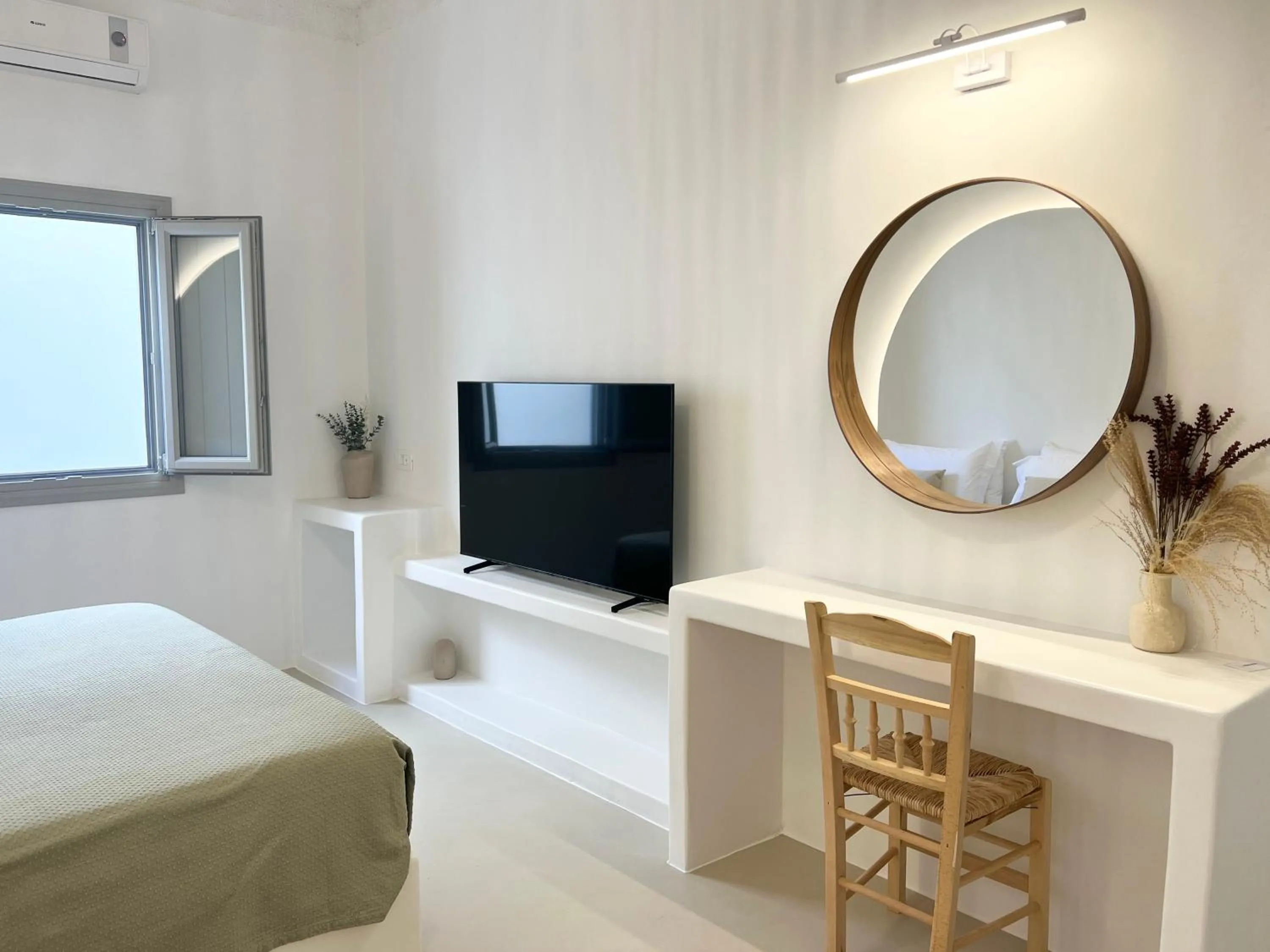 Mod Santorini Vegan Accommodation