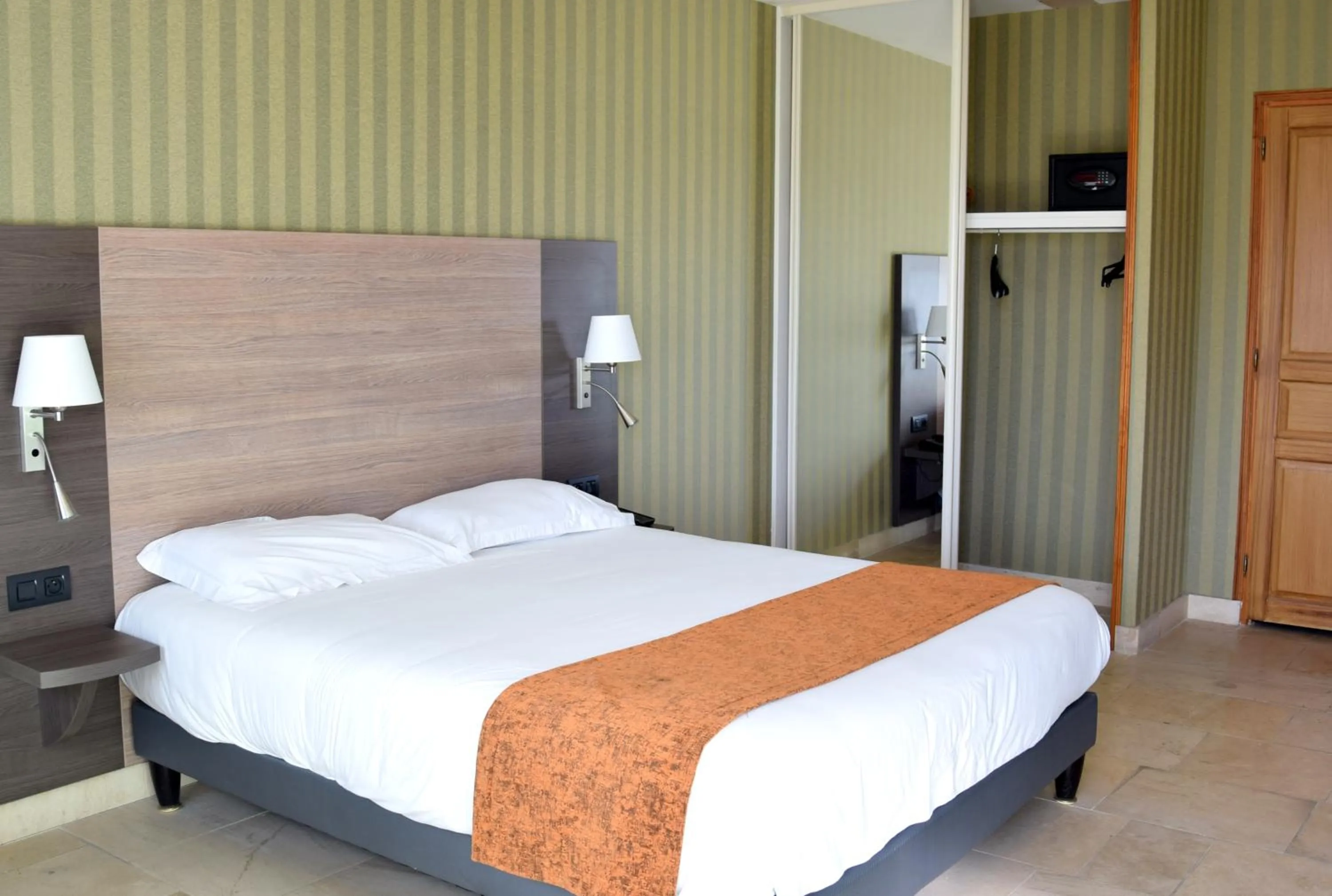 Bedroom, Bed in Logis Des Sources