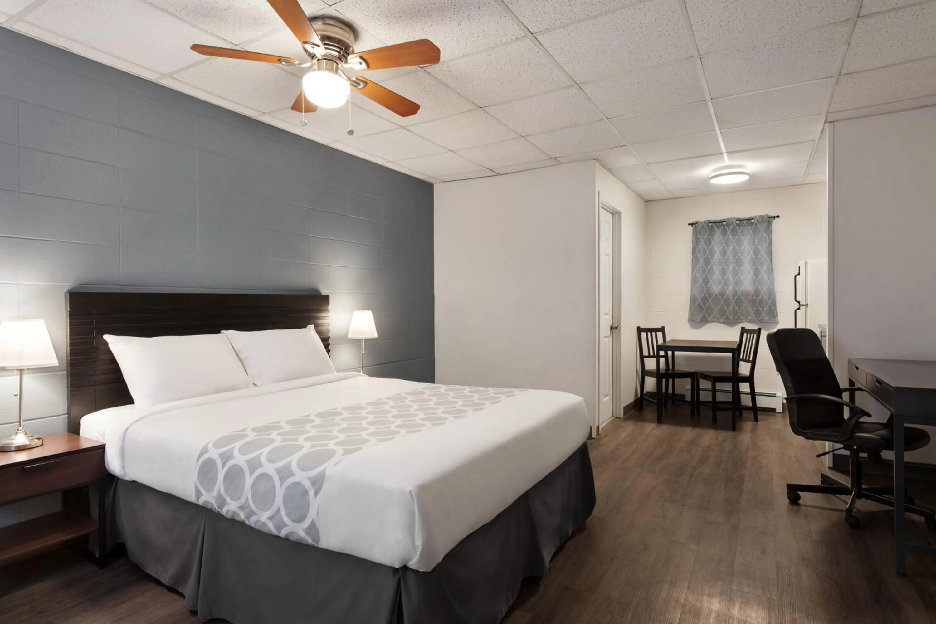 Property building, Bed in Howard Johnson by Wyndham Grande Prairie