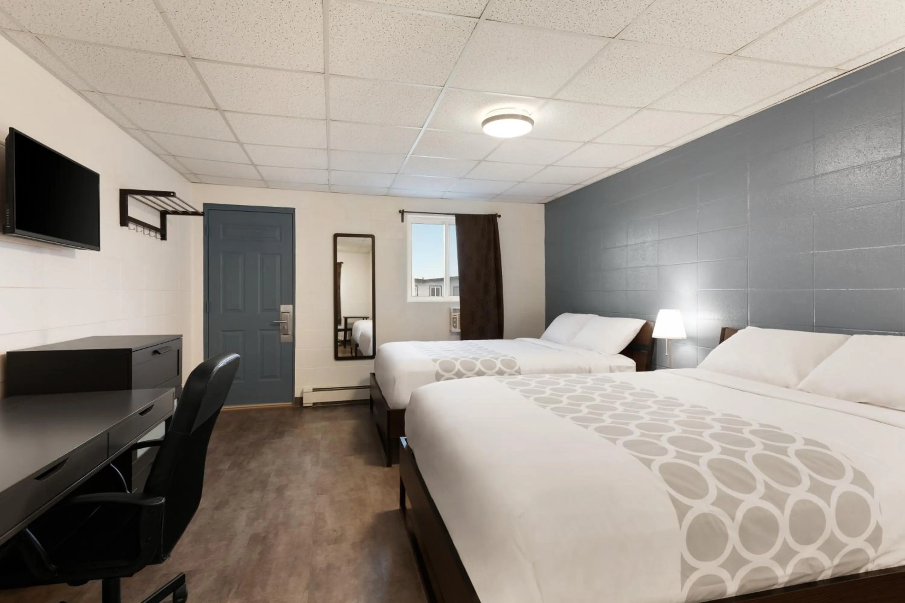 Bedroom, Bed in Howard Johnson by Wyndham Grande Prairie