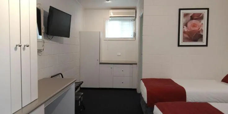 Bed in Lake Munmorah Motel