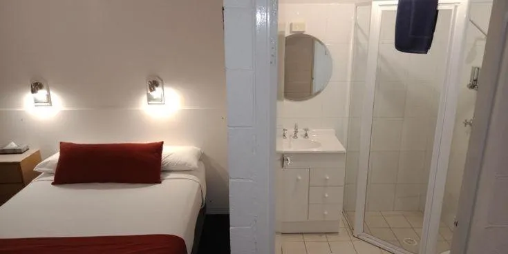 Bed in Lake Munmorah Motel