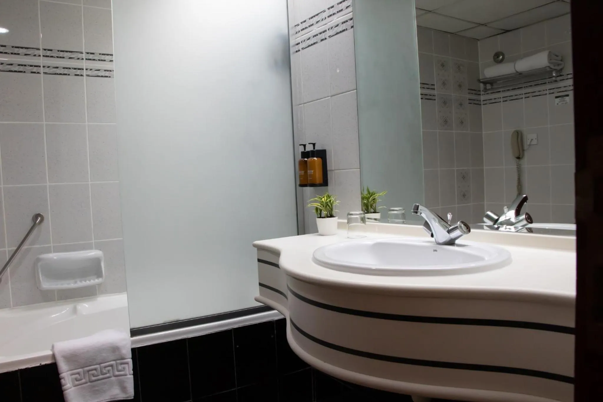 Shower in Dubai Grand Hotel by Fortune, Dubai Airport