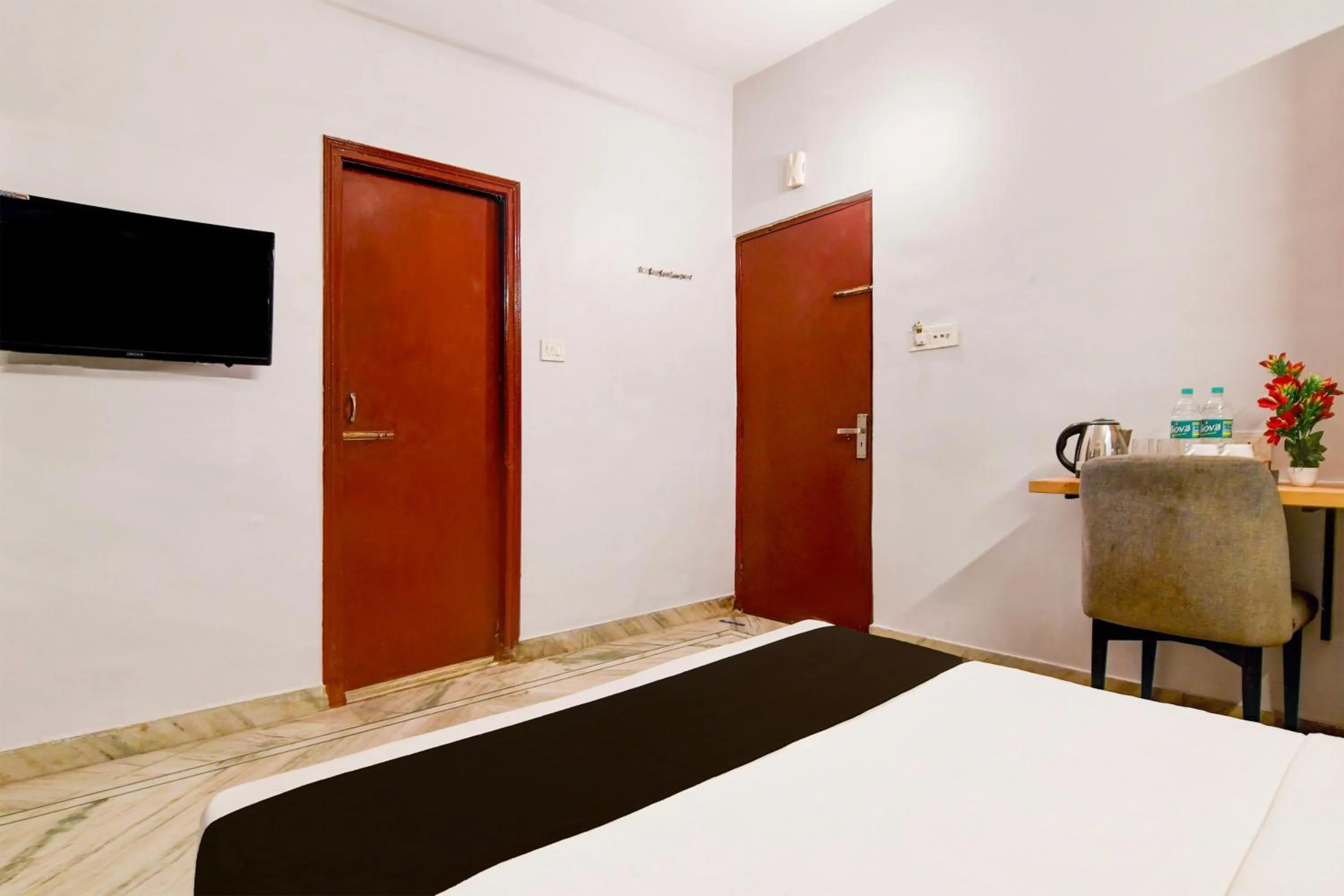 Bedroom, Bed in Super Hotel O Picnic Garden formerly Amaris Stay