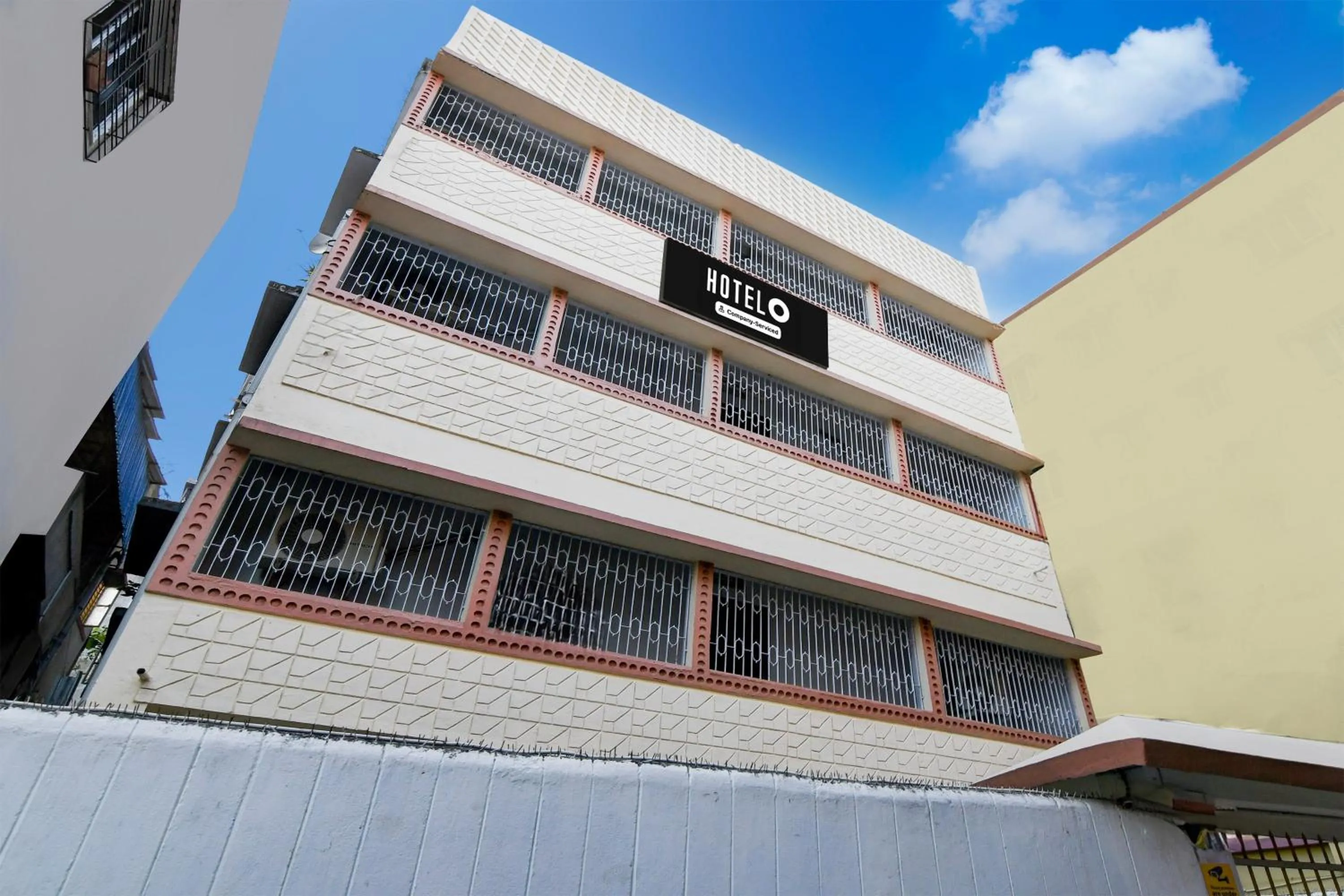 Facade/entrance in Super Hotel O Picnic Garden formerly Amaris Stay