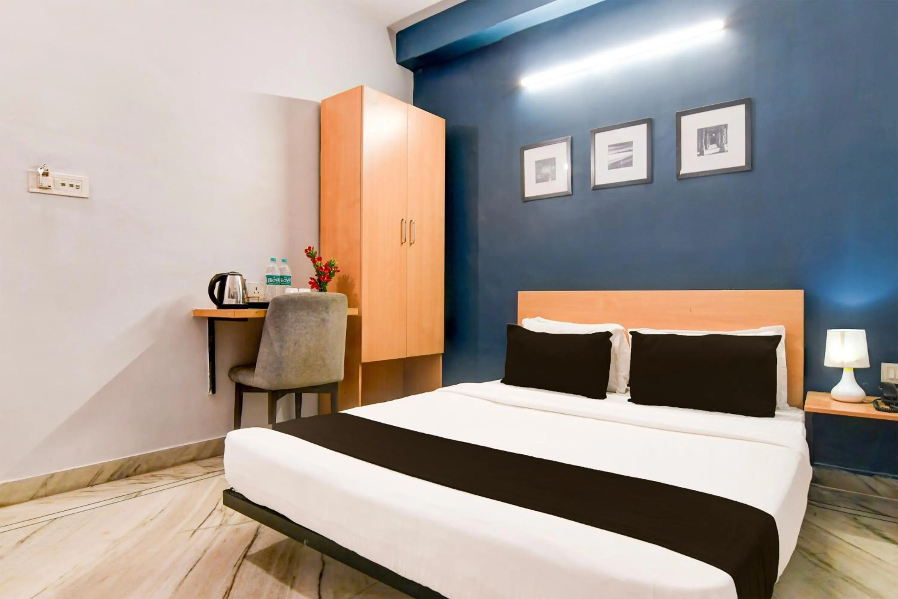 Bedroom, Bed in Super Hotel O Picnic Garden formerly Amaris Stay