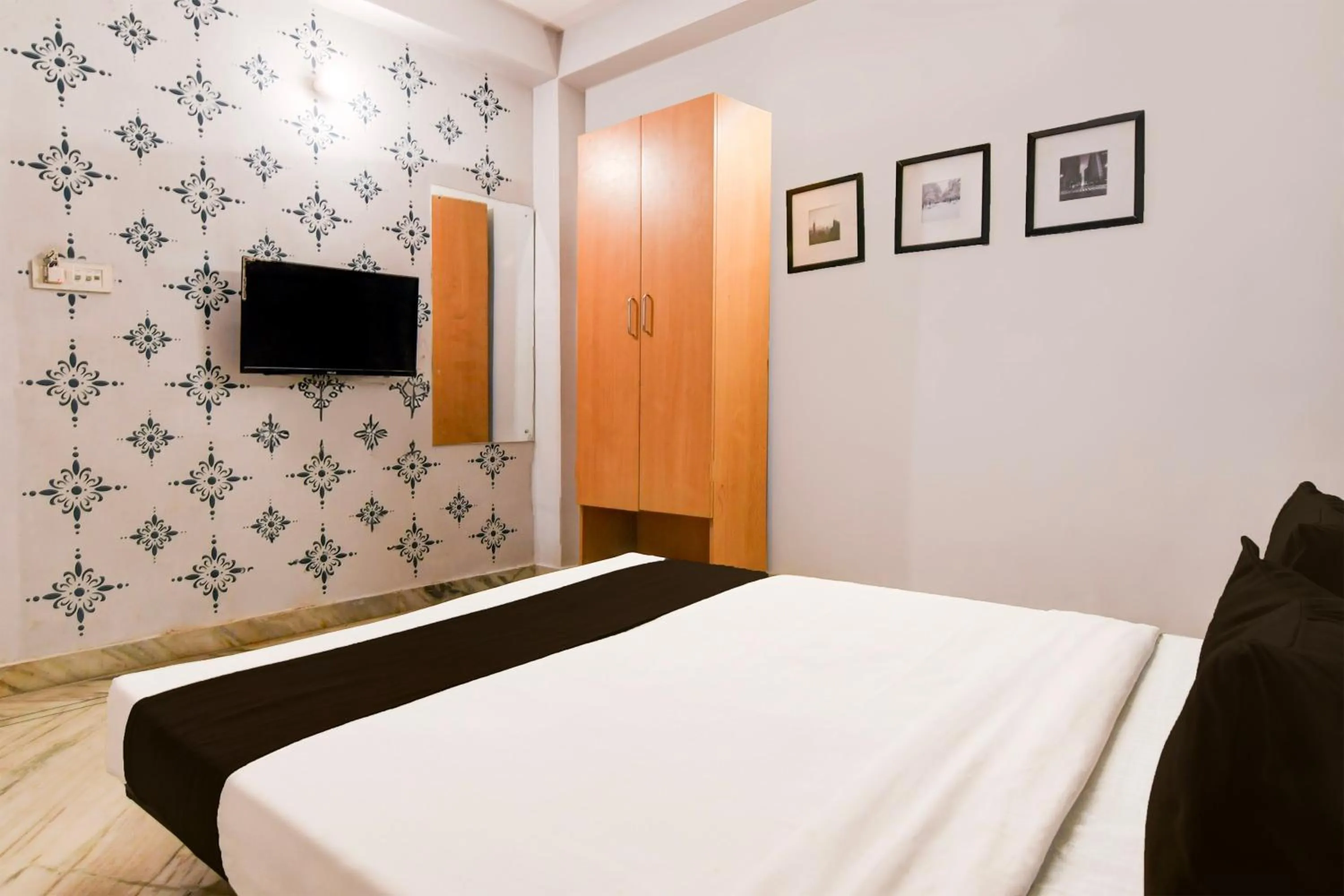 Bedroom, Bed in Super Hotel O Picnic Garden formerly Amaris Stay