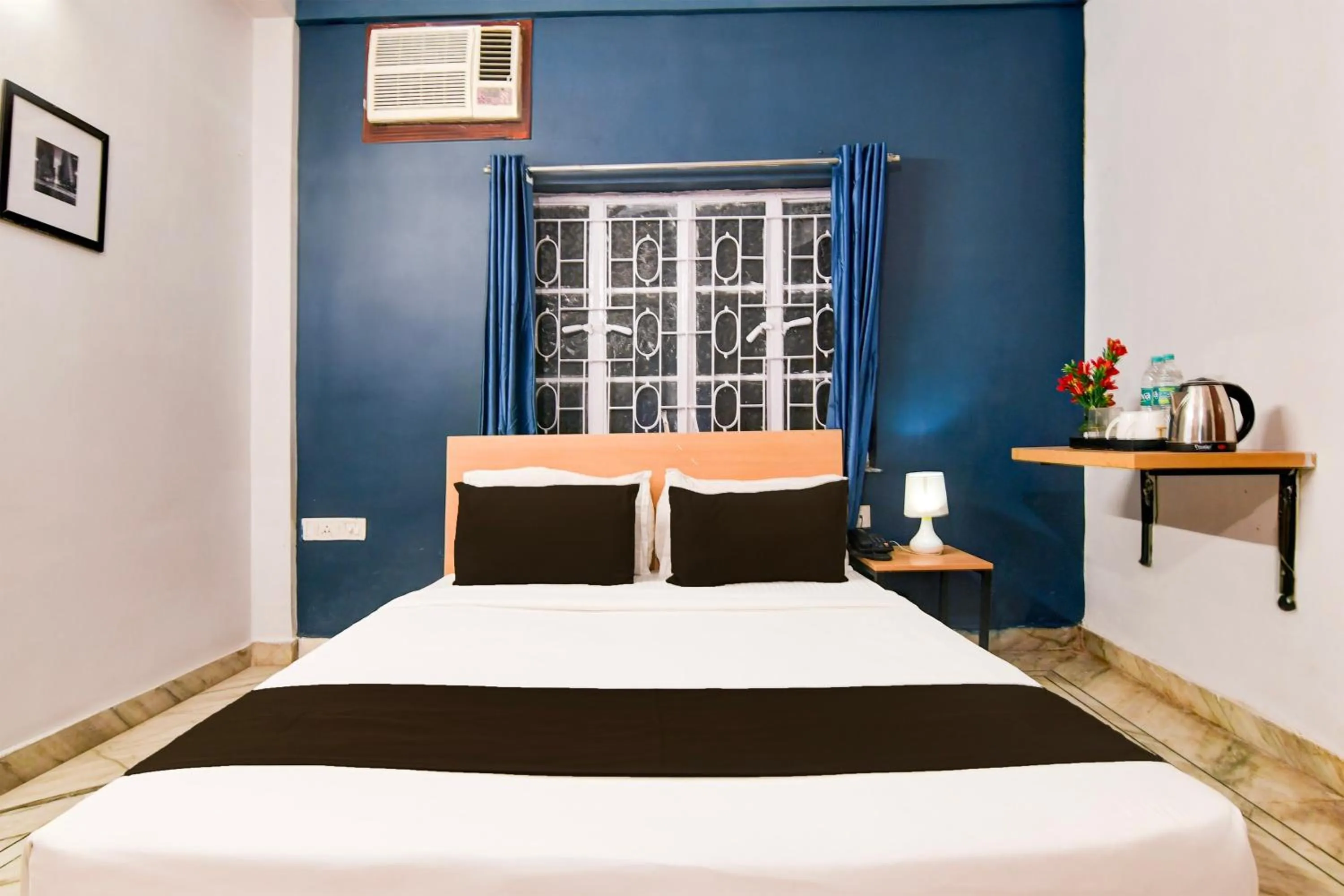 Bedroom, Bed in Super Hotel O Picnic Garden formerly Amaris Stay