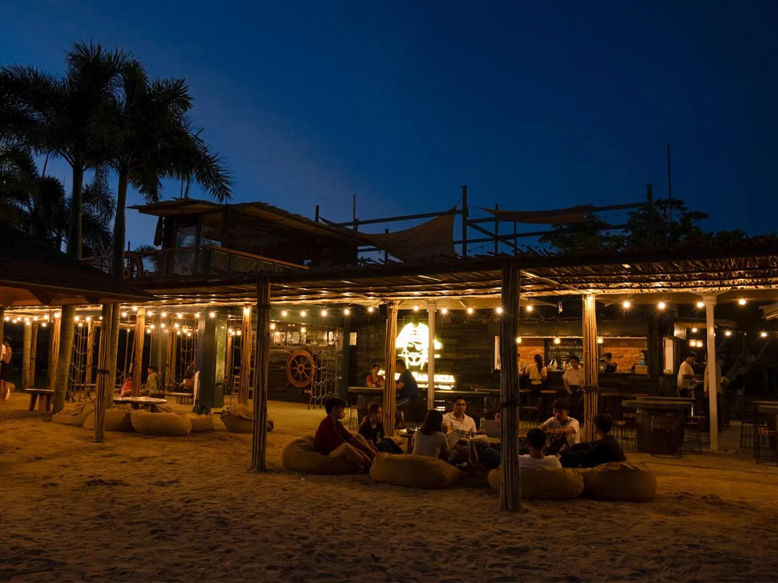 Restaurant/places to eat in Cocoons Club Laiya