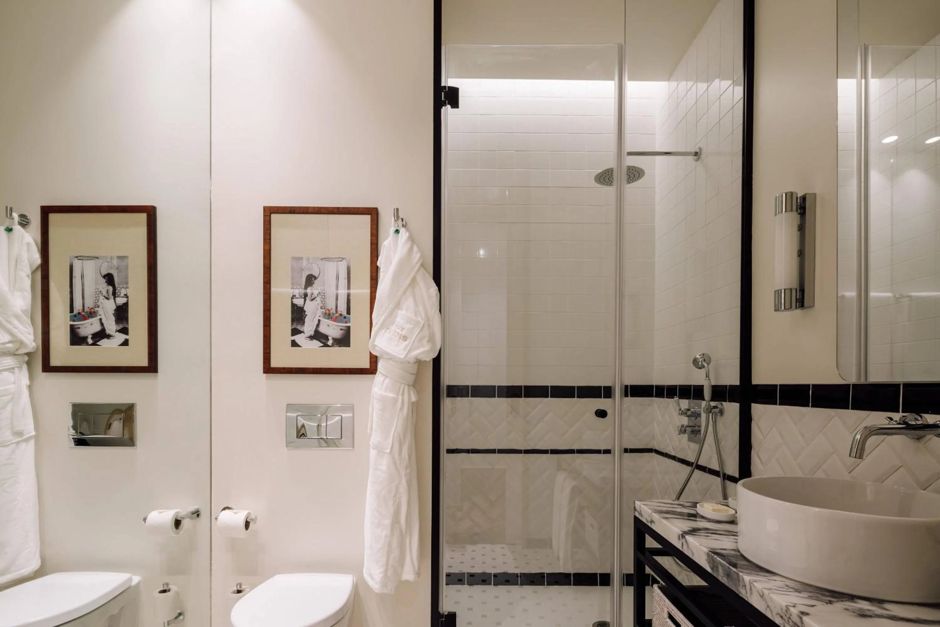 Bathroom in The Ivens, Autograph Collection