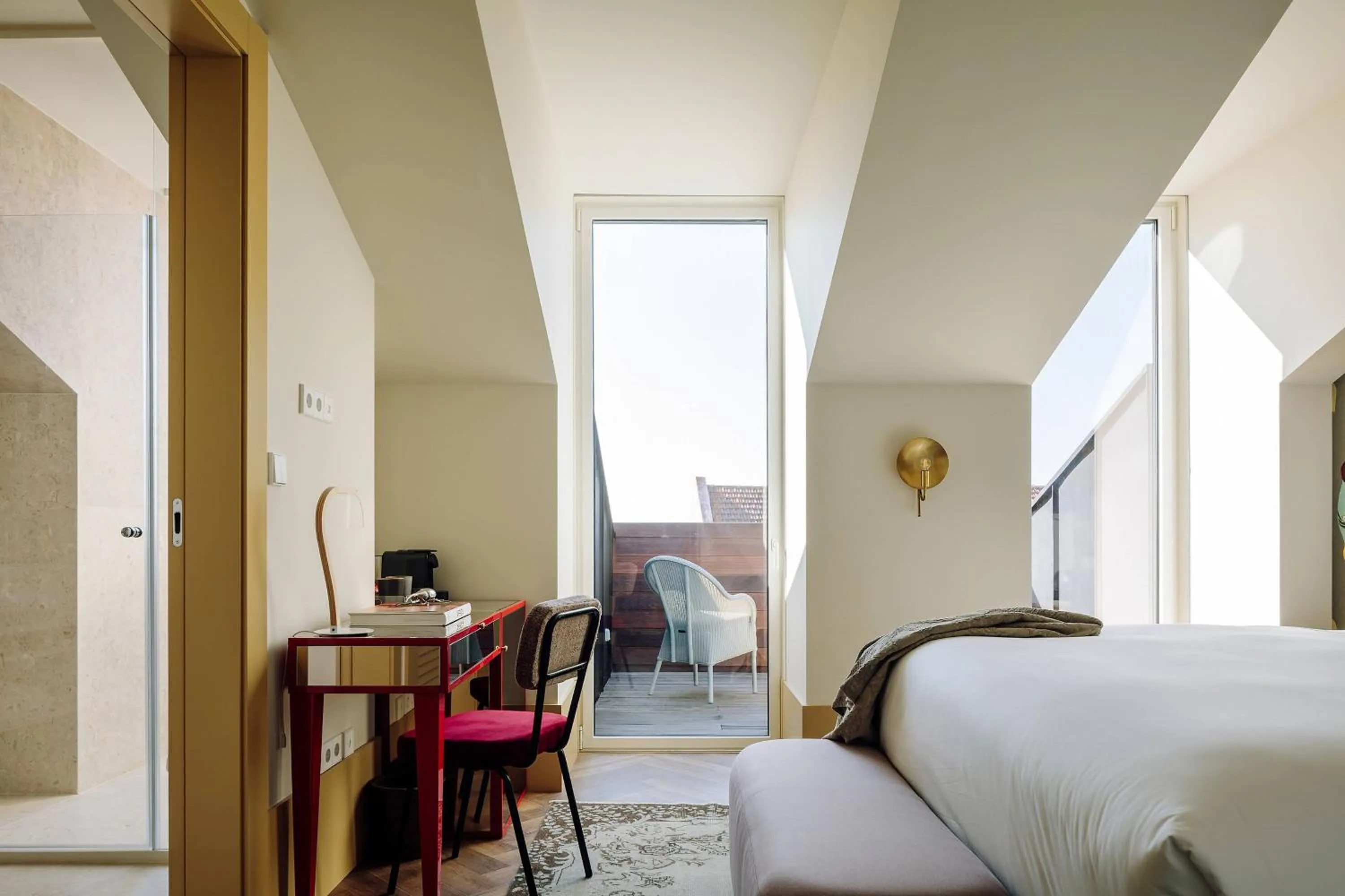 Photo of the whole room, Bed in The Ivens, Autograph Collection