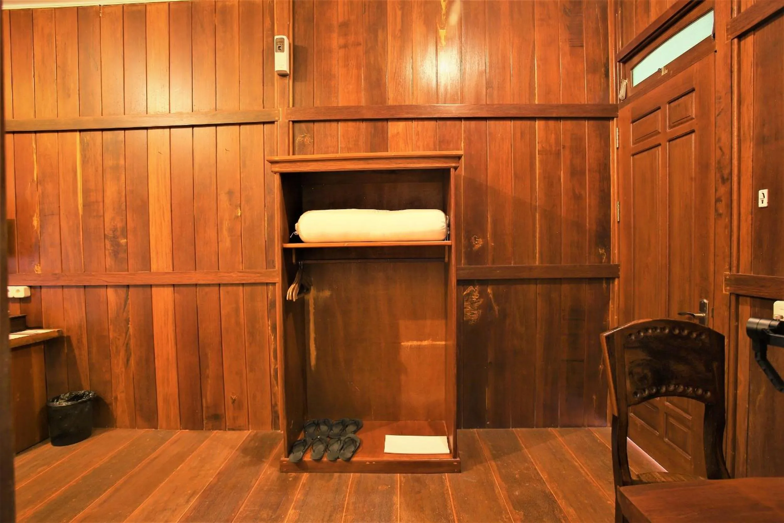 wardrobe in Kasuari Exotic Resort Magelang