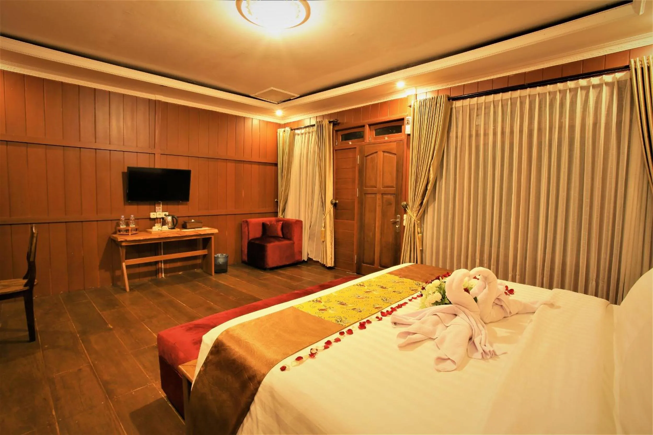 Bed in Kasuari Exotic Resort Magelang