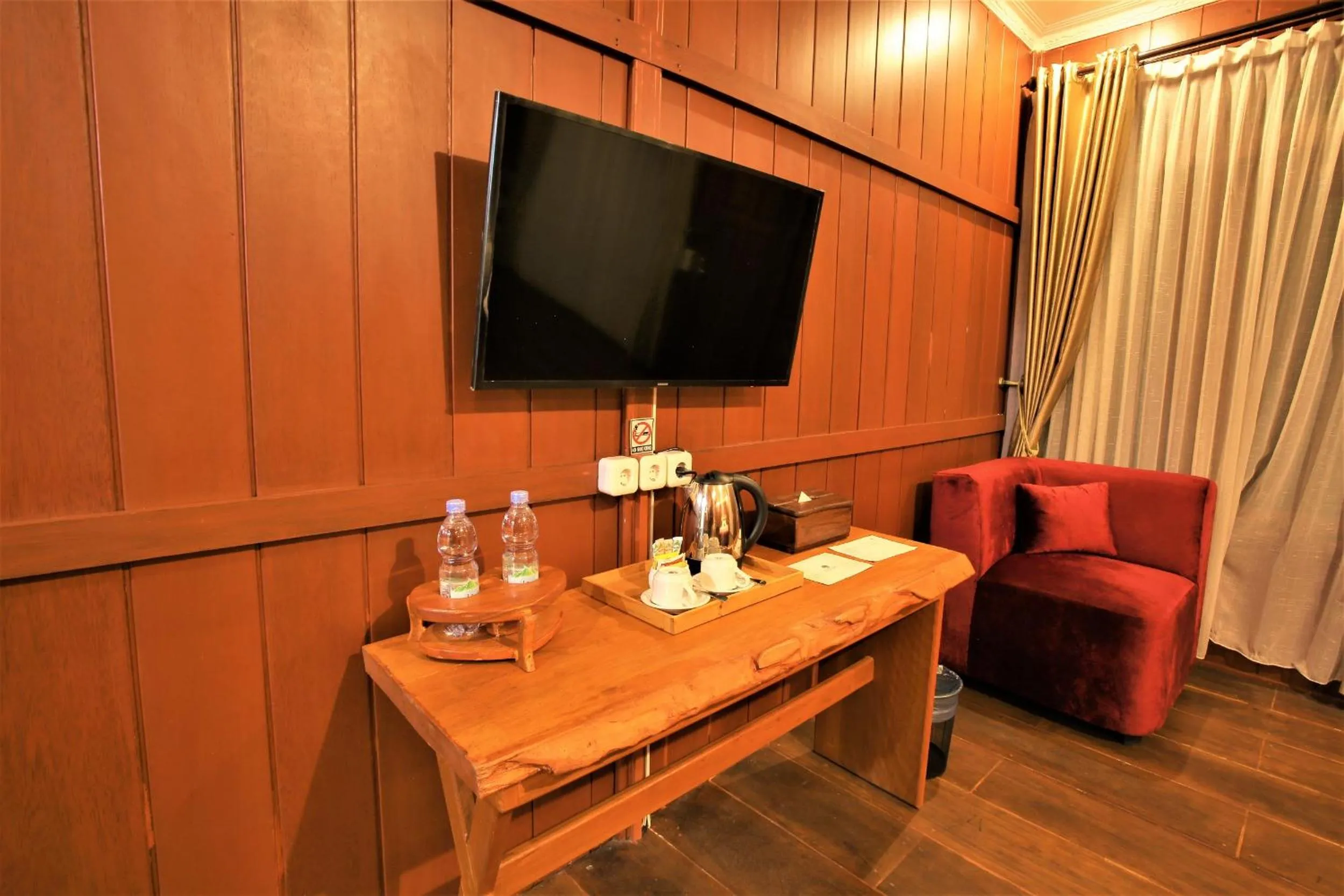 TV and multimedia in Kasuari Exotic Resort Magelang