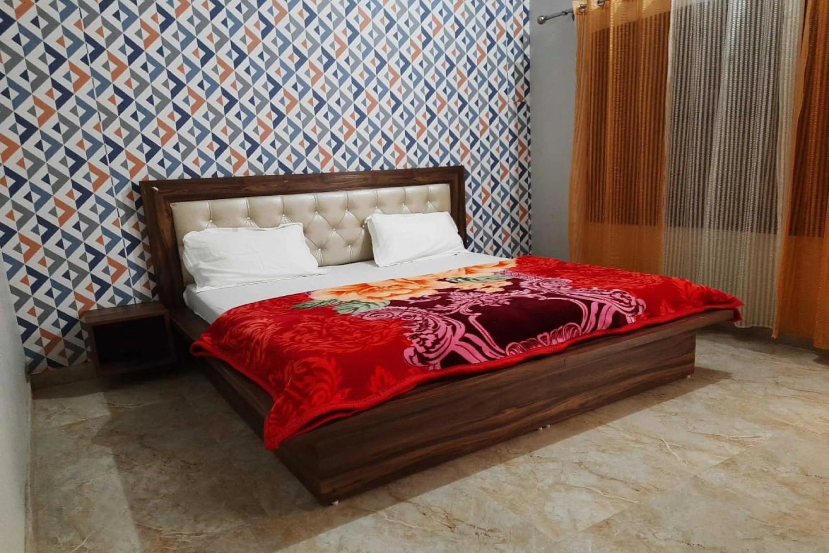 Facade/entrance, Bed in Hotel O Ocean's 11