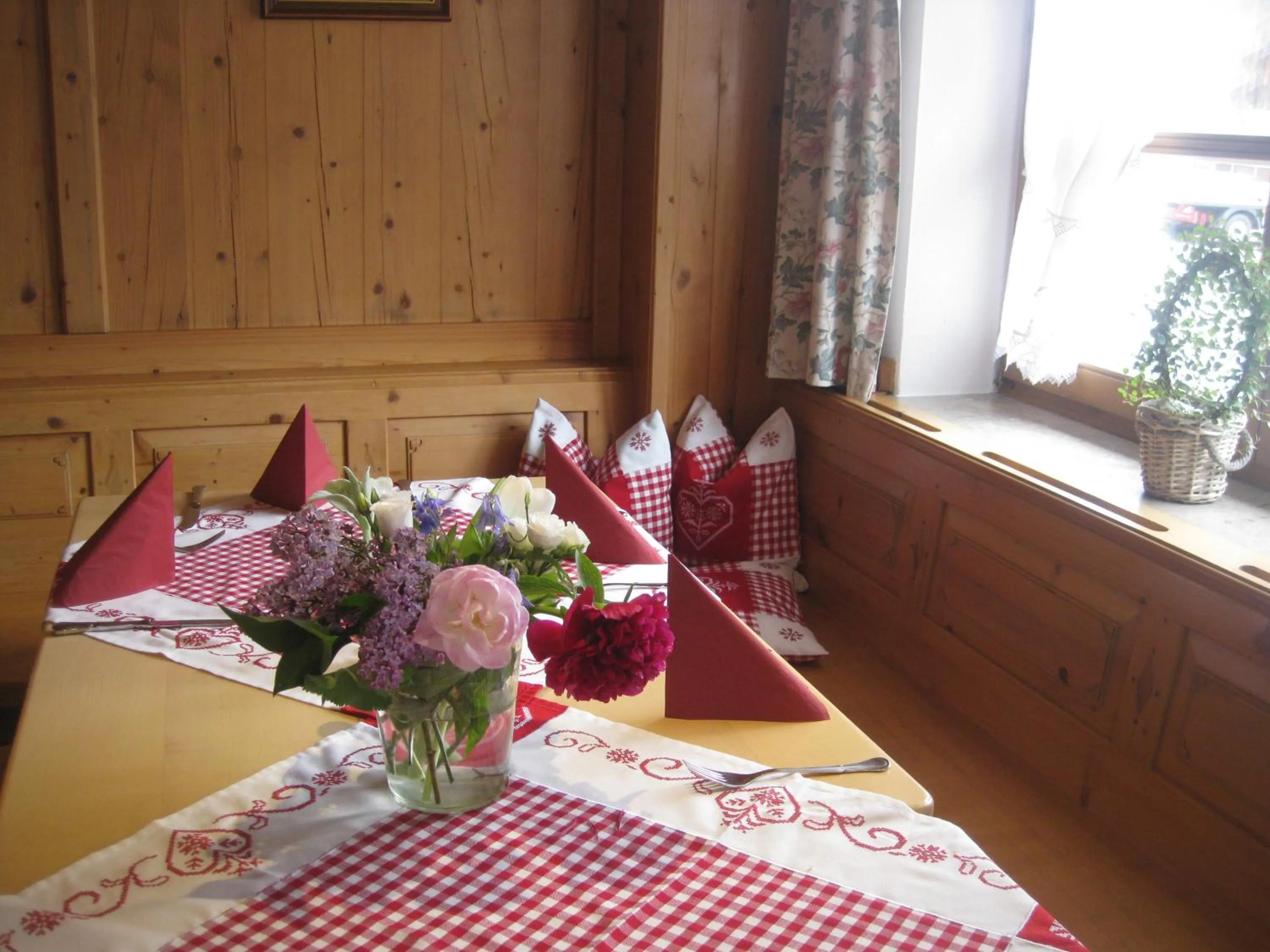 Restaurant/places to eat in Hotel Haflhof