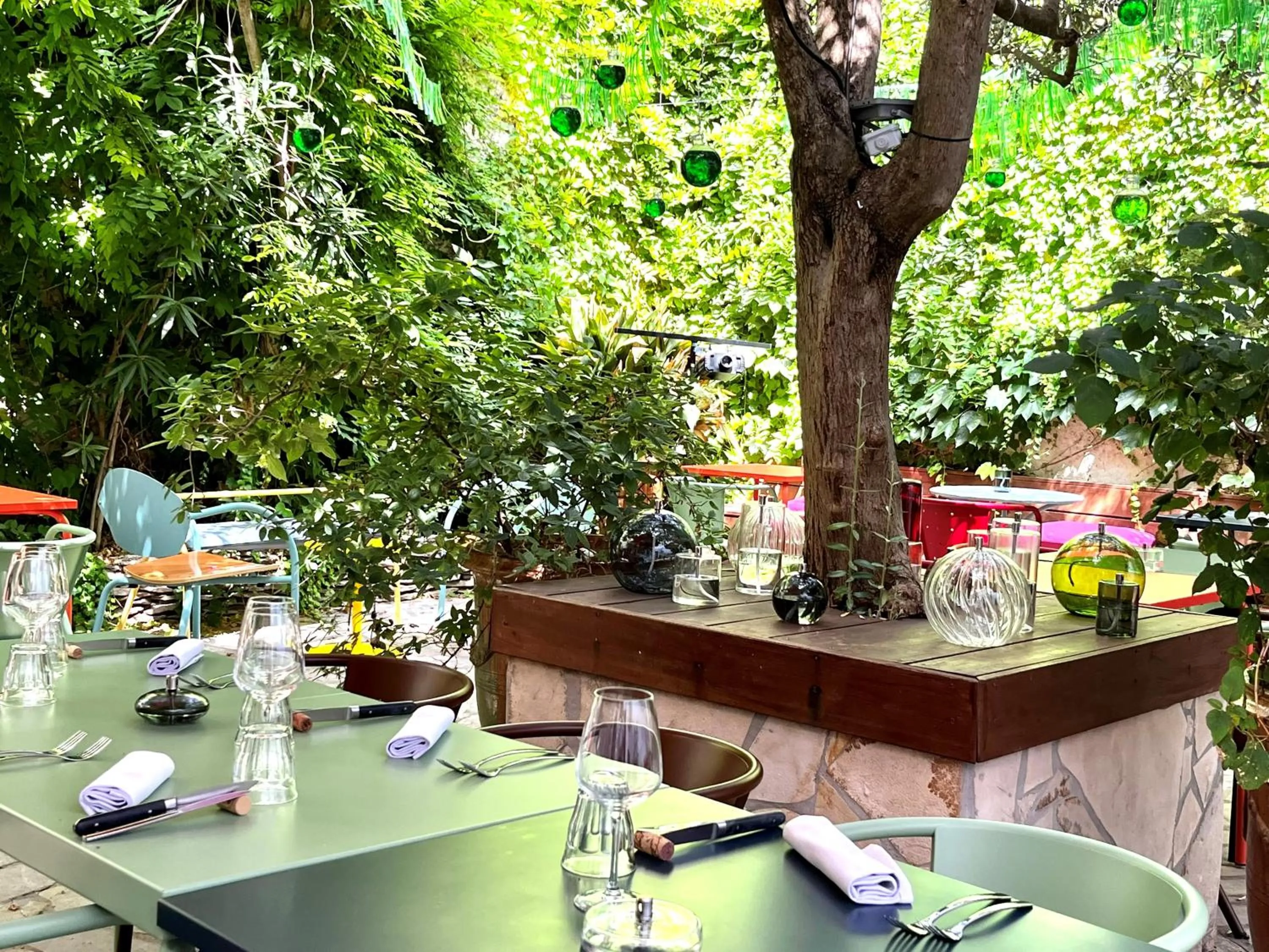 Patio in Hotel Saint Louis - Au Coeur des Remparts