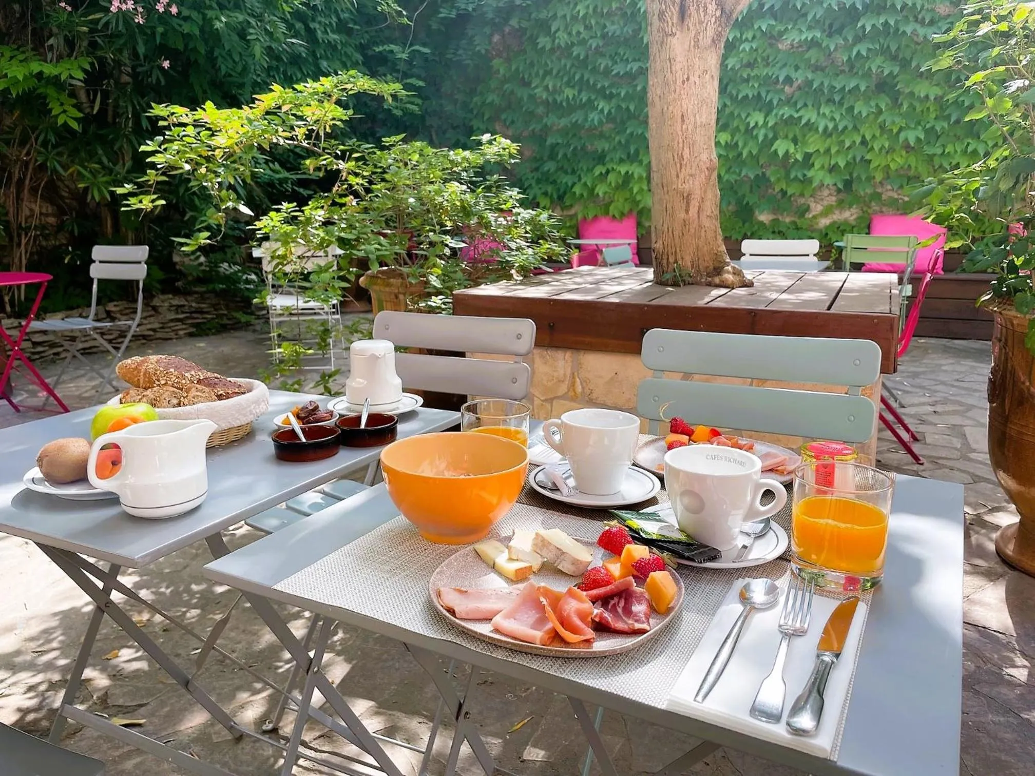 Breakfast in Hotel Saint Louis - Au Coeur des Remparts