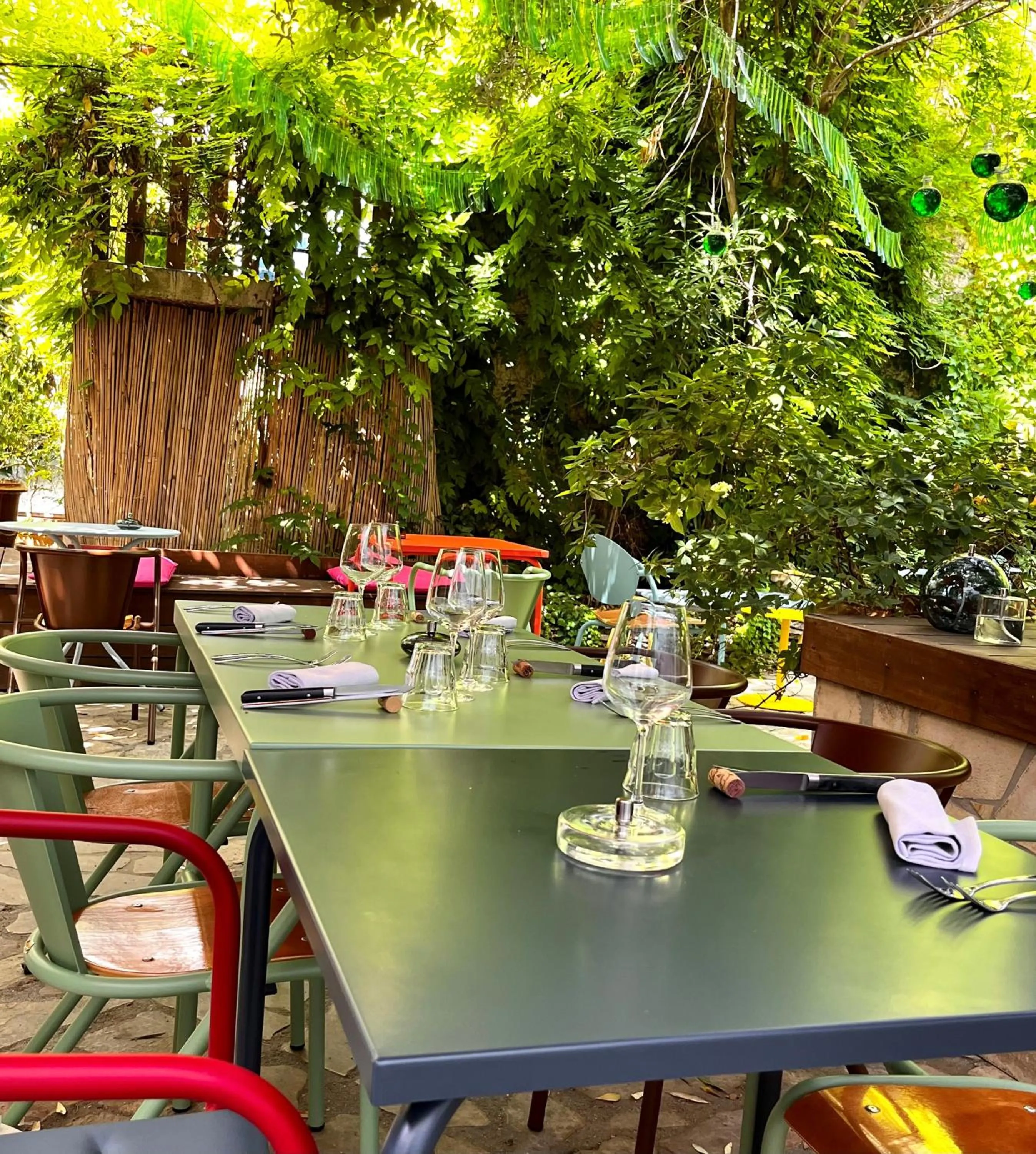 Patio in Hotel Saint Louis - Au Coeur des Remparts