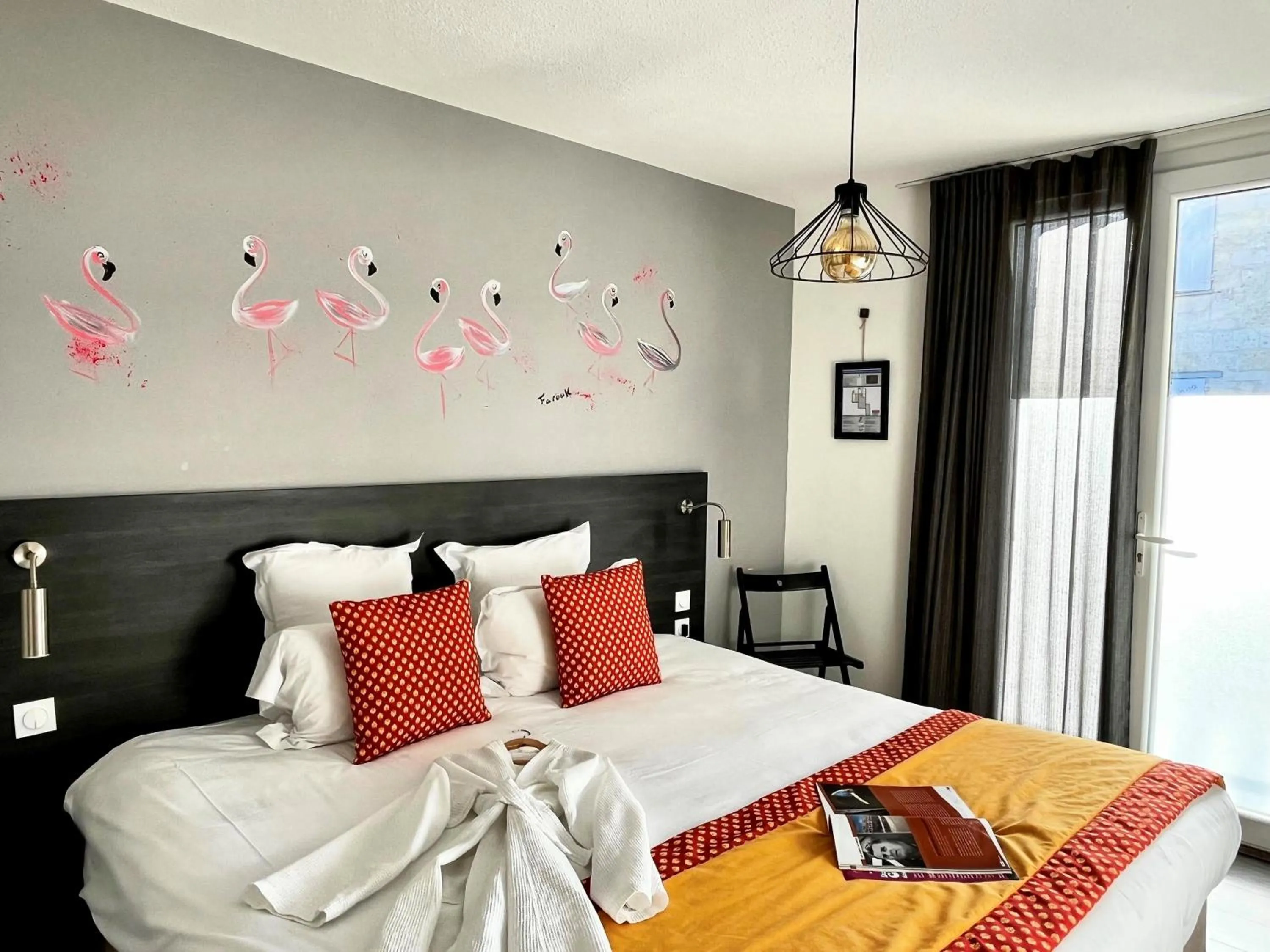 Bed in Hotel Saint Louis - Au Coeur des Remparts