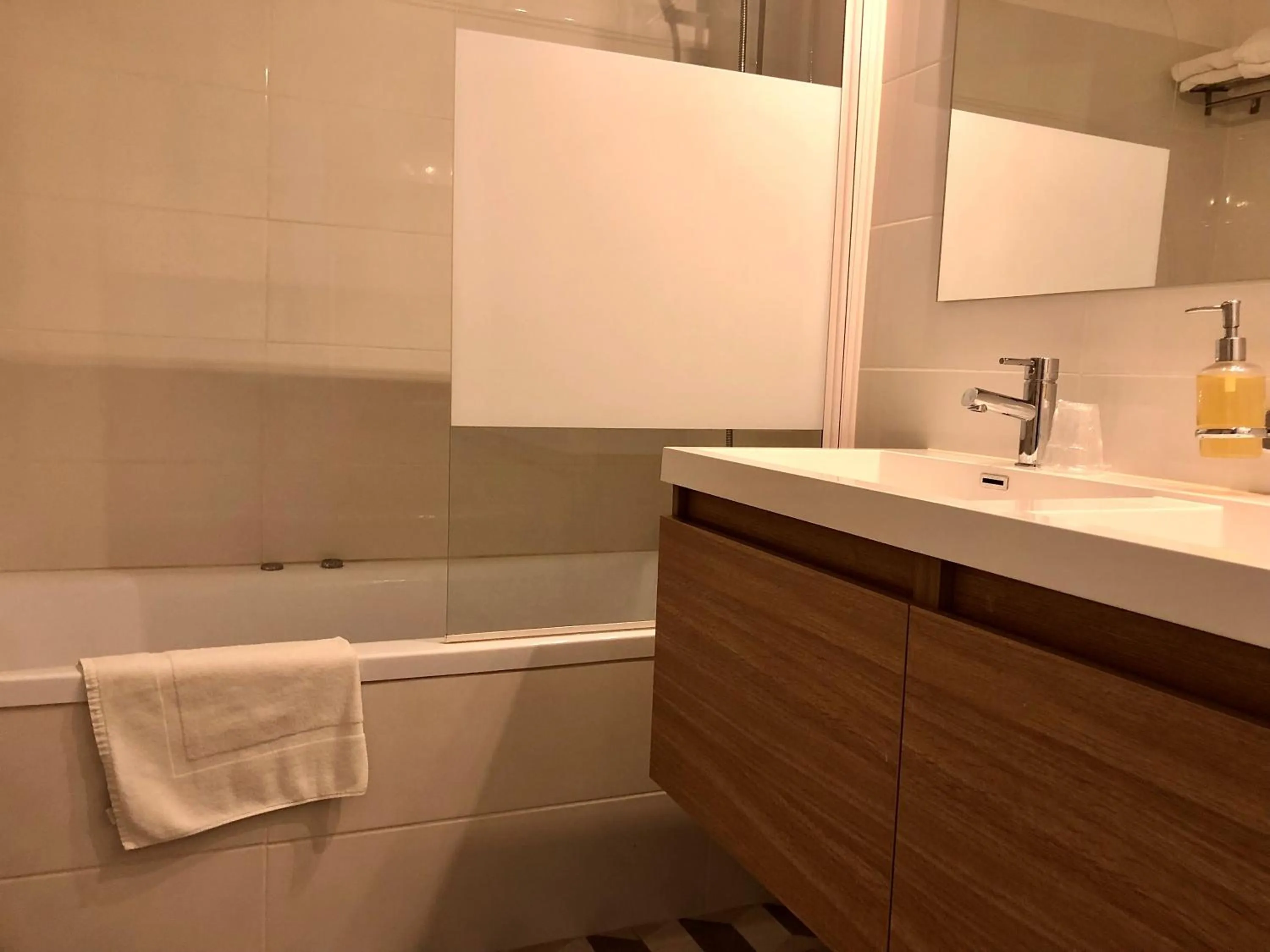 Bathroom in Hotel Saint Louis - Au Coeur des Remparts