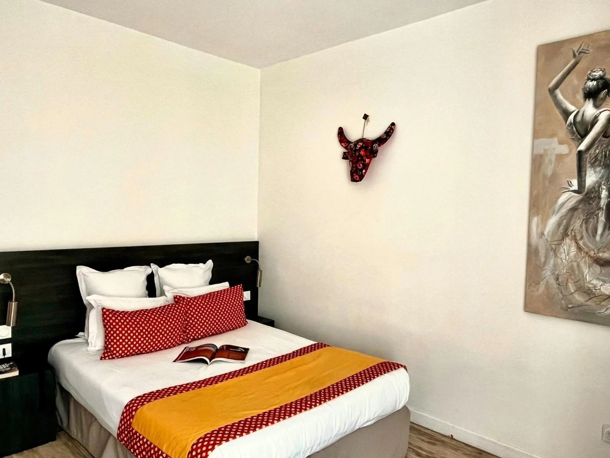 Photo of the whole room, Bed in Hotel Saint Louis - Au Coeur des Remparts