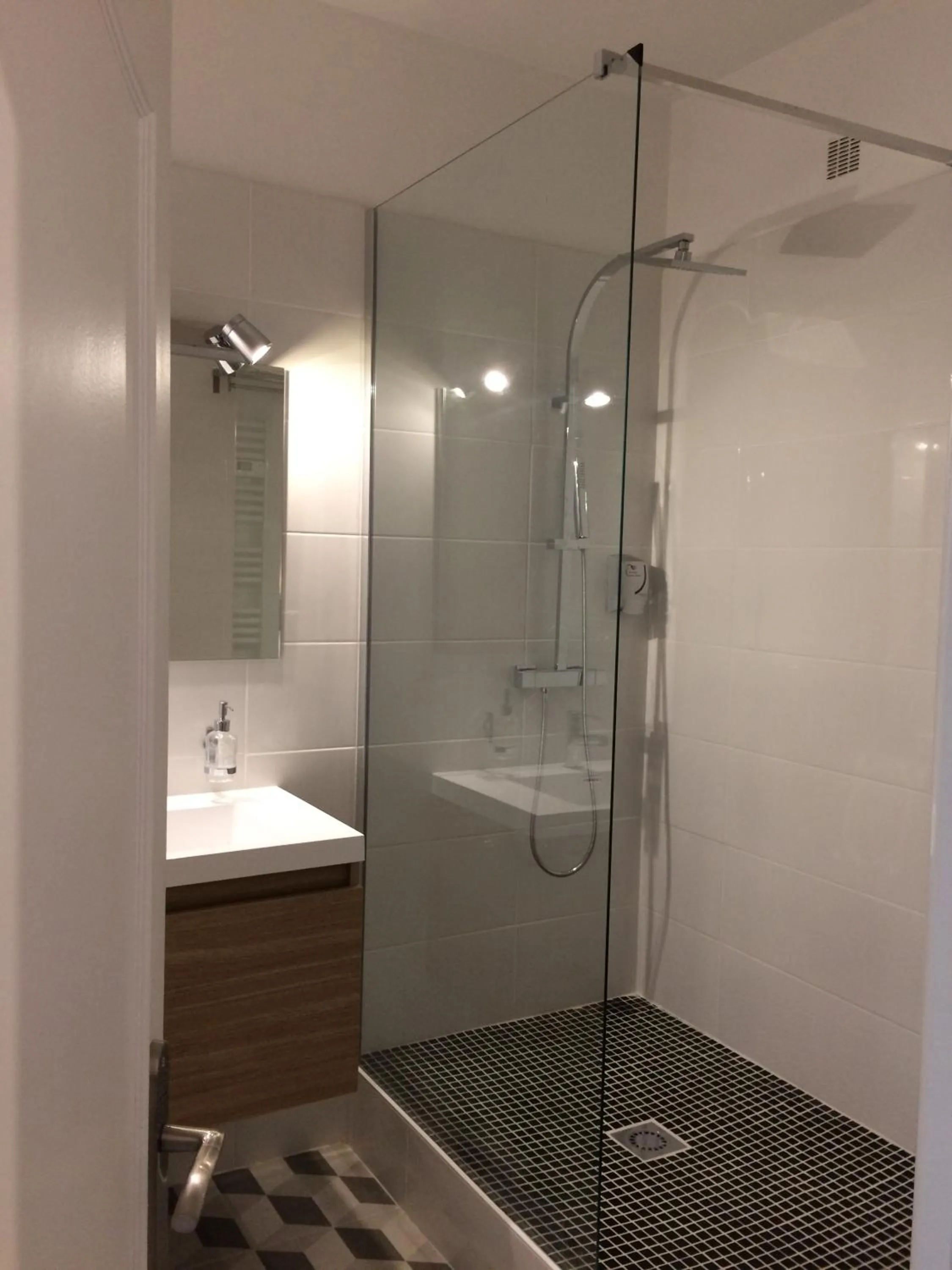 Bathroom in Hotel Saint Louis - Au Coeur des Remparts