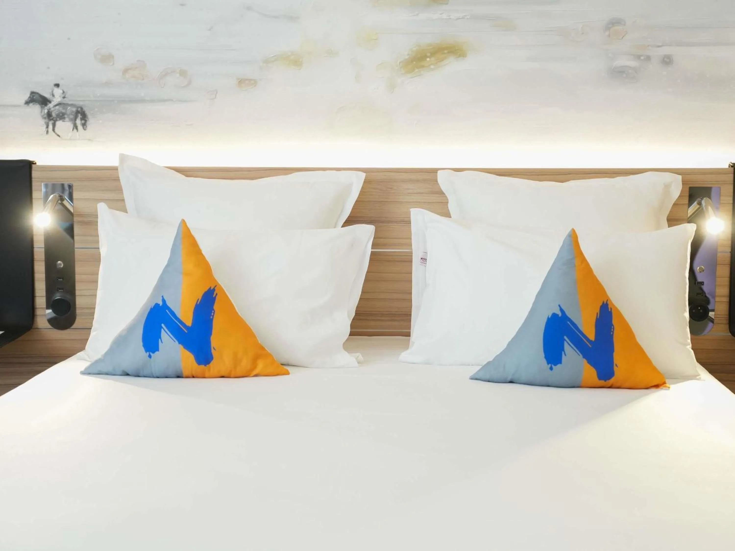 Bedroom, Bed in Novotel Tunis Lac